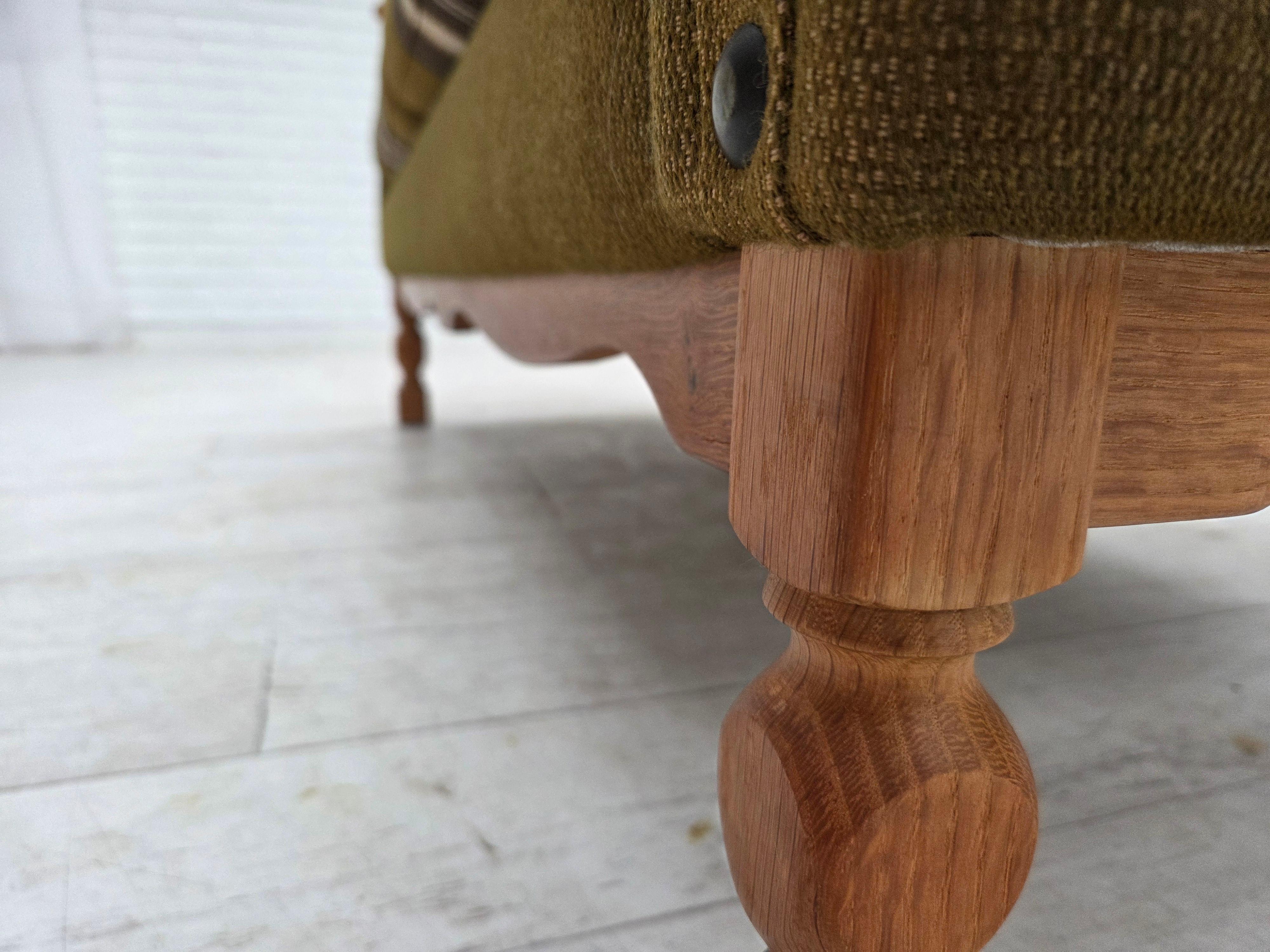 1970er, Dänisches 2-Sitzer Sofa, grüne Möbelwolle, Eichenholz. im Angebot 11