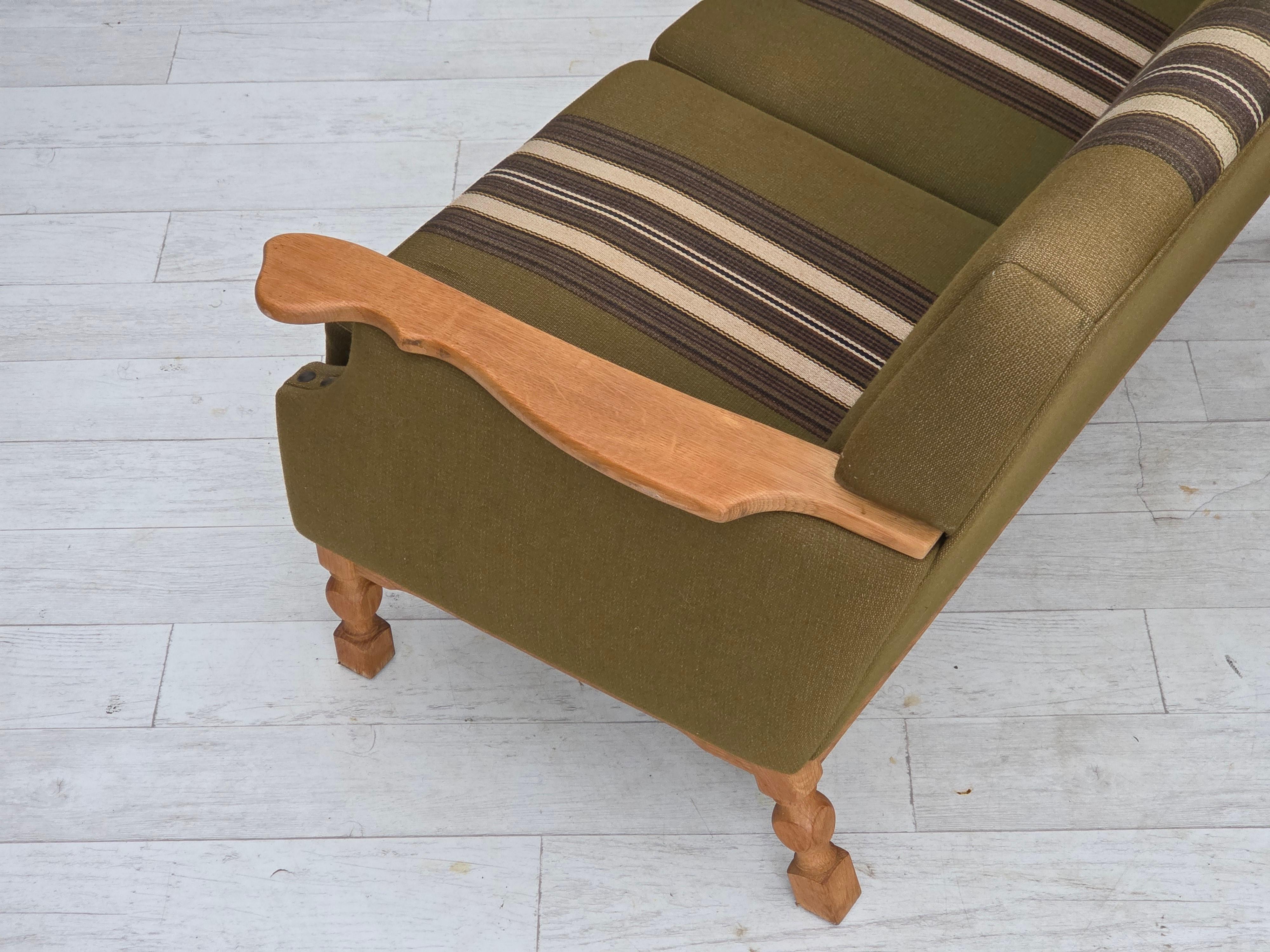 1970er, Dänisches 2-Sitzer Sofa, grüne Möbelwolle, Eichenholz. im Angebot 12