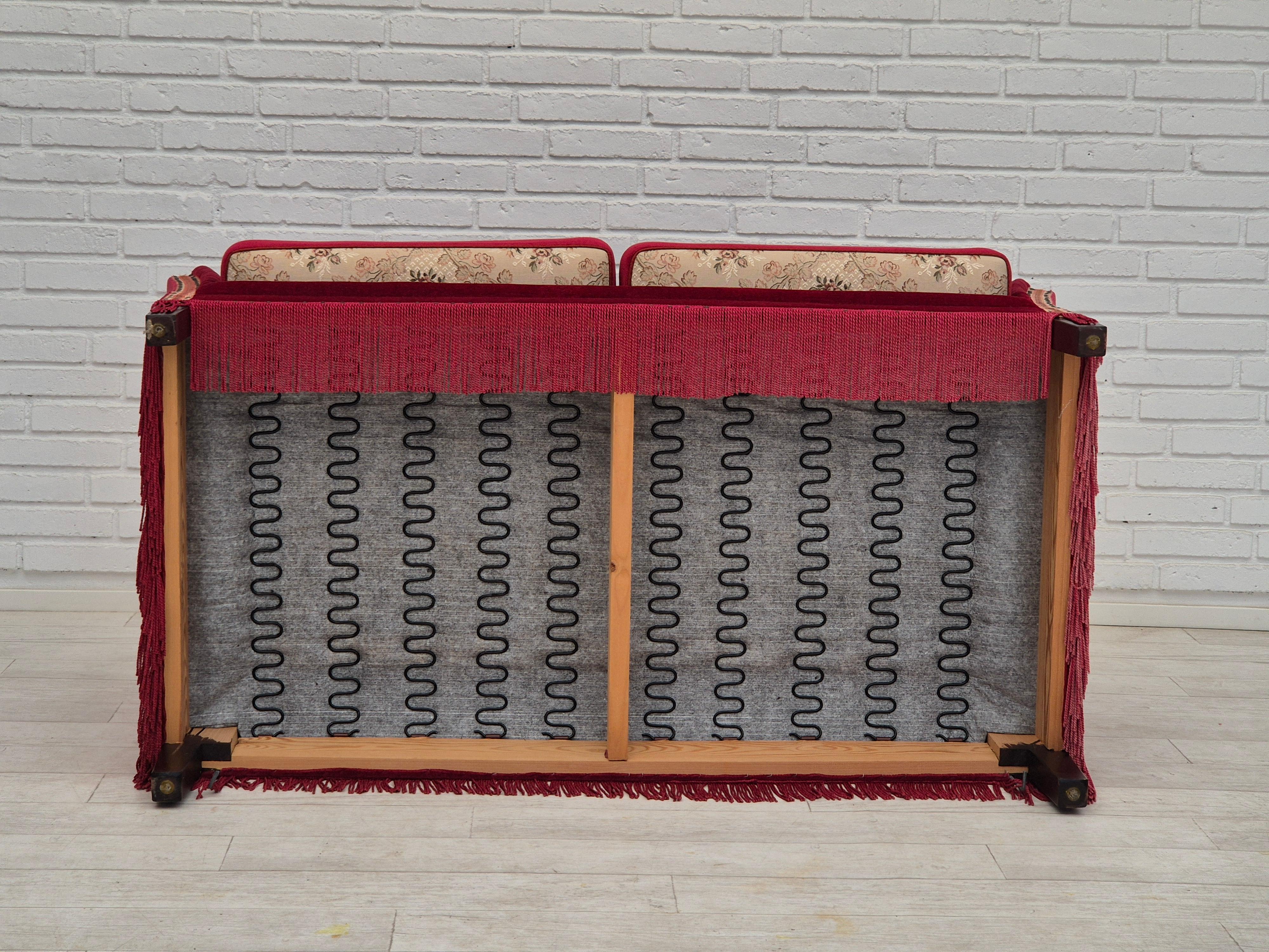 1970er, Dänisches 2-Sitzer-Sofa, Originalzustand, Möbel Velours, Eschenholz. im Angebot 6