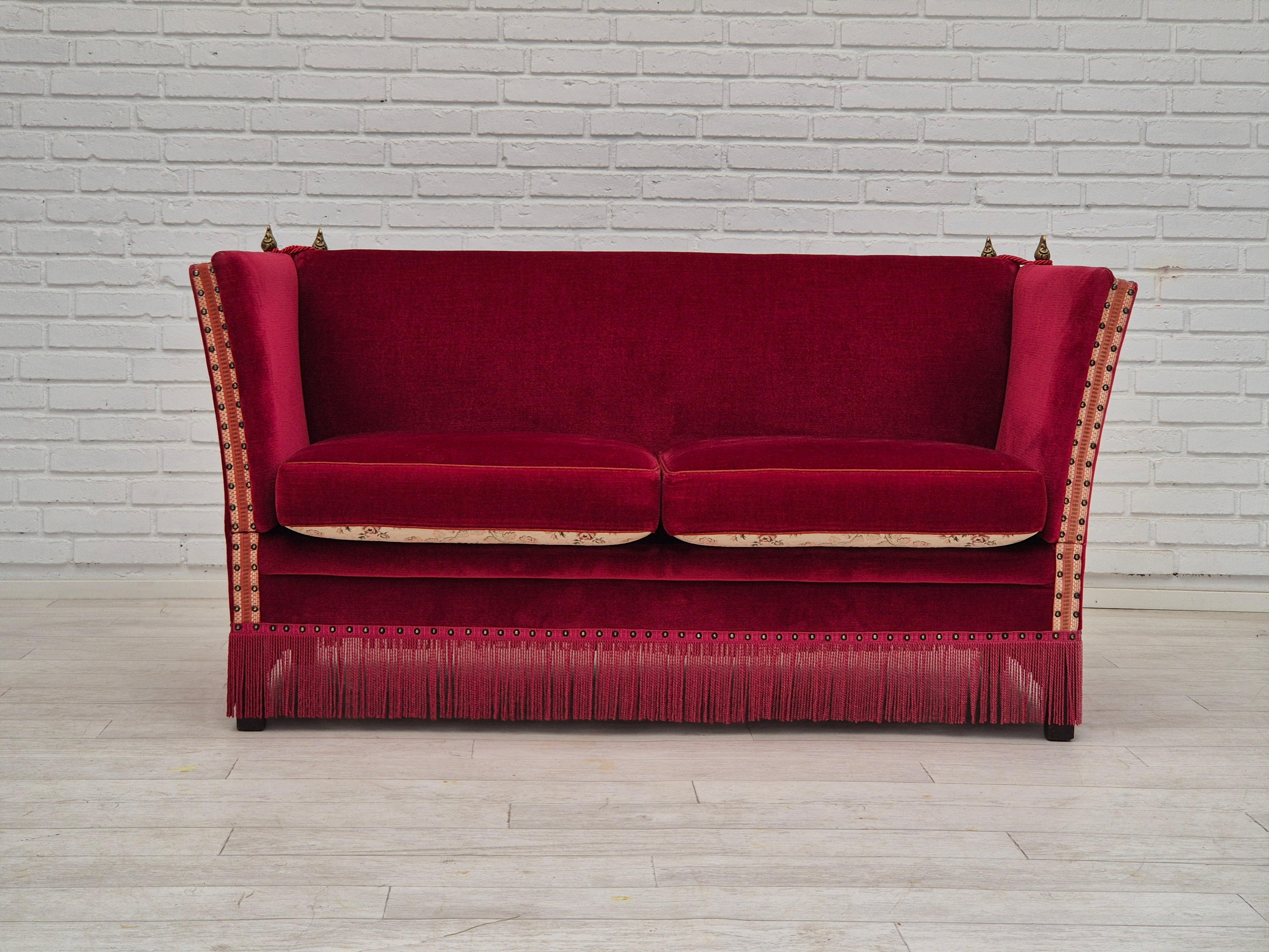 1970er, Dänisches 2-Sitzer-Sofa, Originalzustand, Möbel Velours, Eschenholz. (Skandinavische Moderne) im Angebot