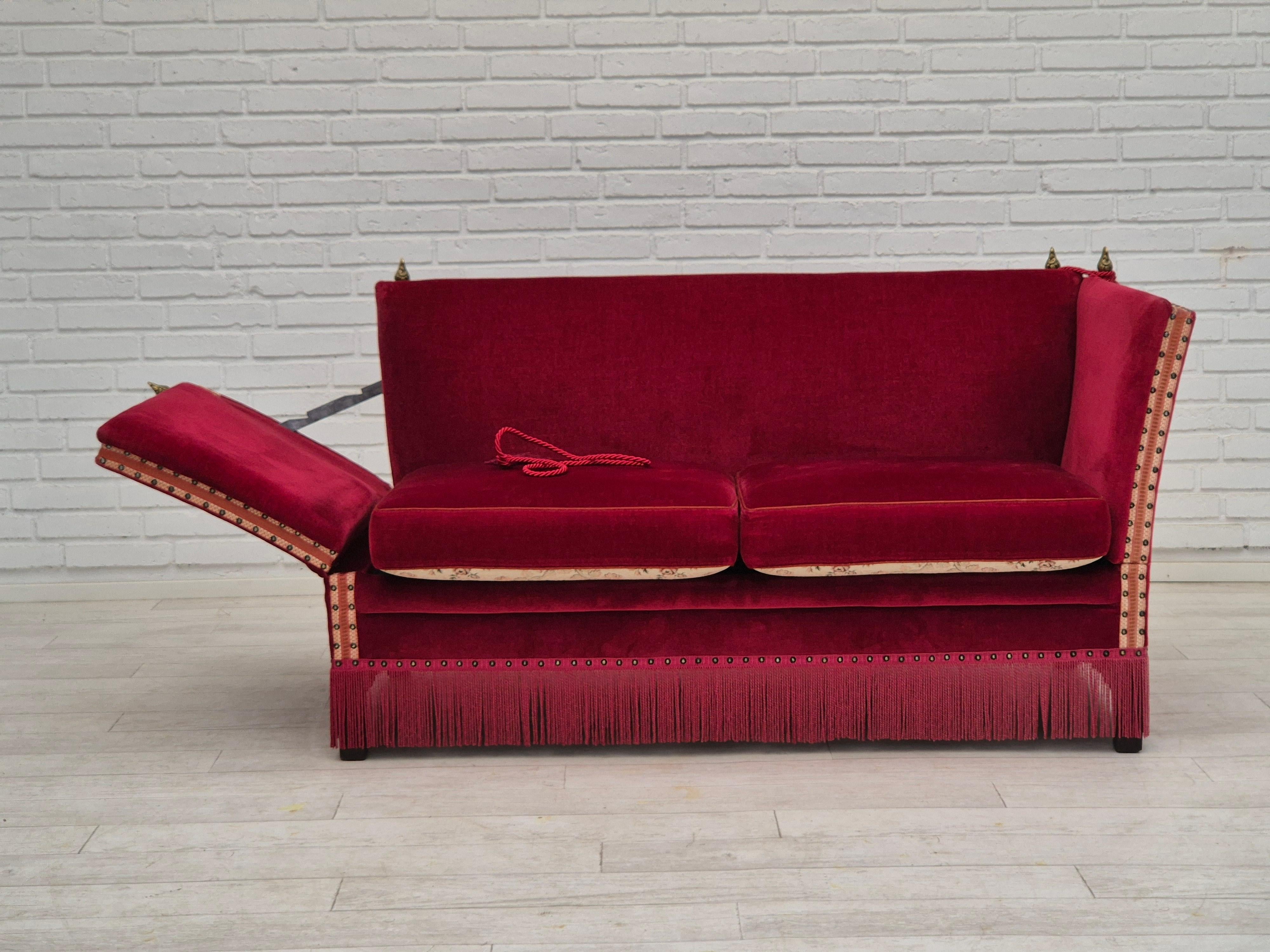 1970er, Dänisches 2-Sitzer-Sofa, Originalzustand, Möbel Velours, Eschenholz. im Zustand „Gut“ im Angebot in Tarm, 82