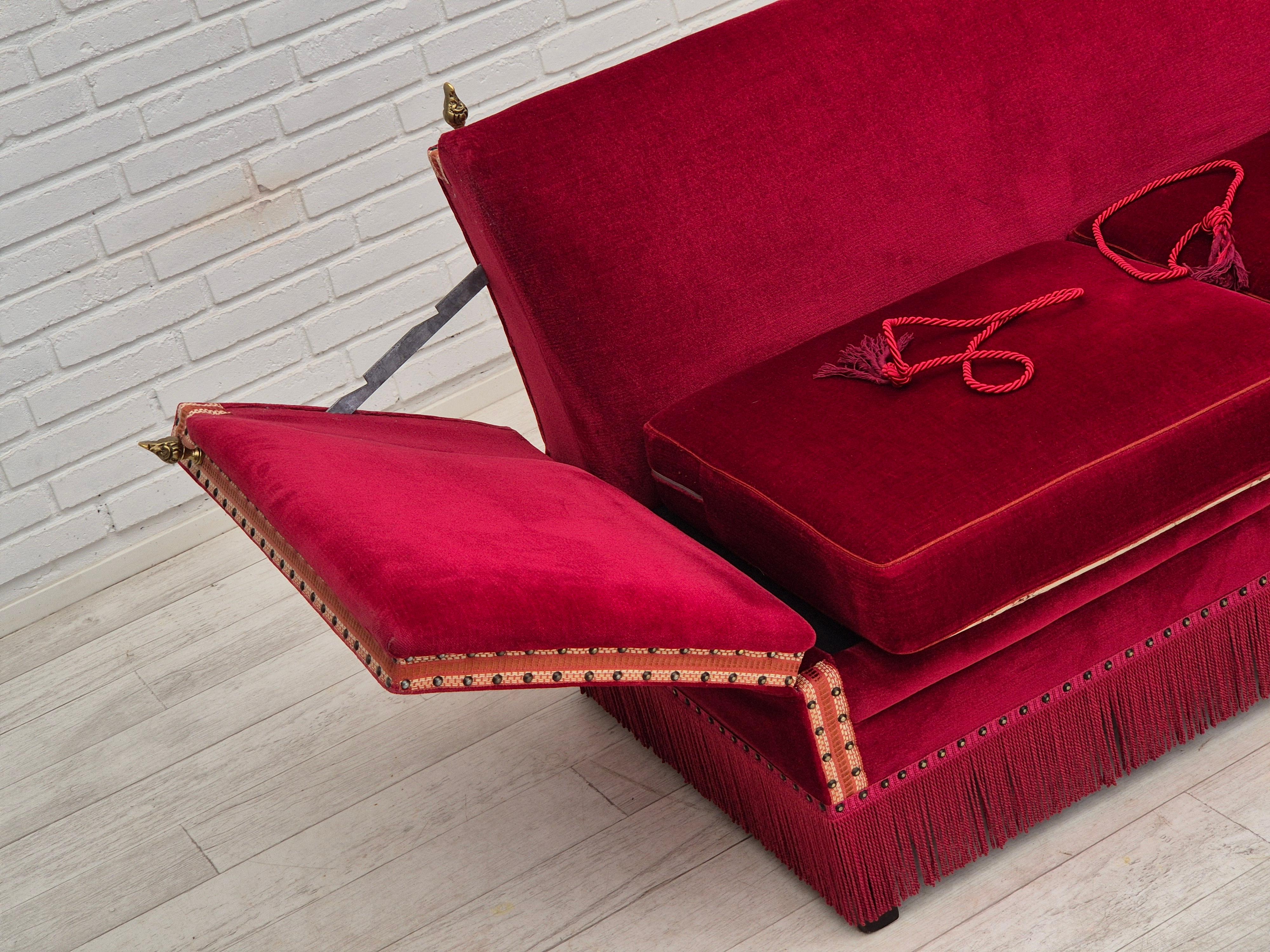 1970er, Dänisches 2-Sitzer-Sofa, Originalzustand, Möbel Velours, Eschenholz. (Samt) im Angebot