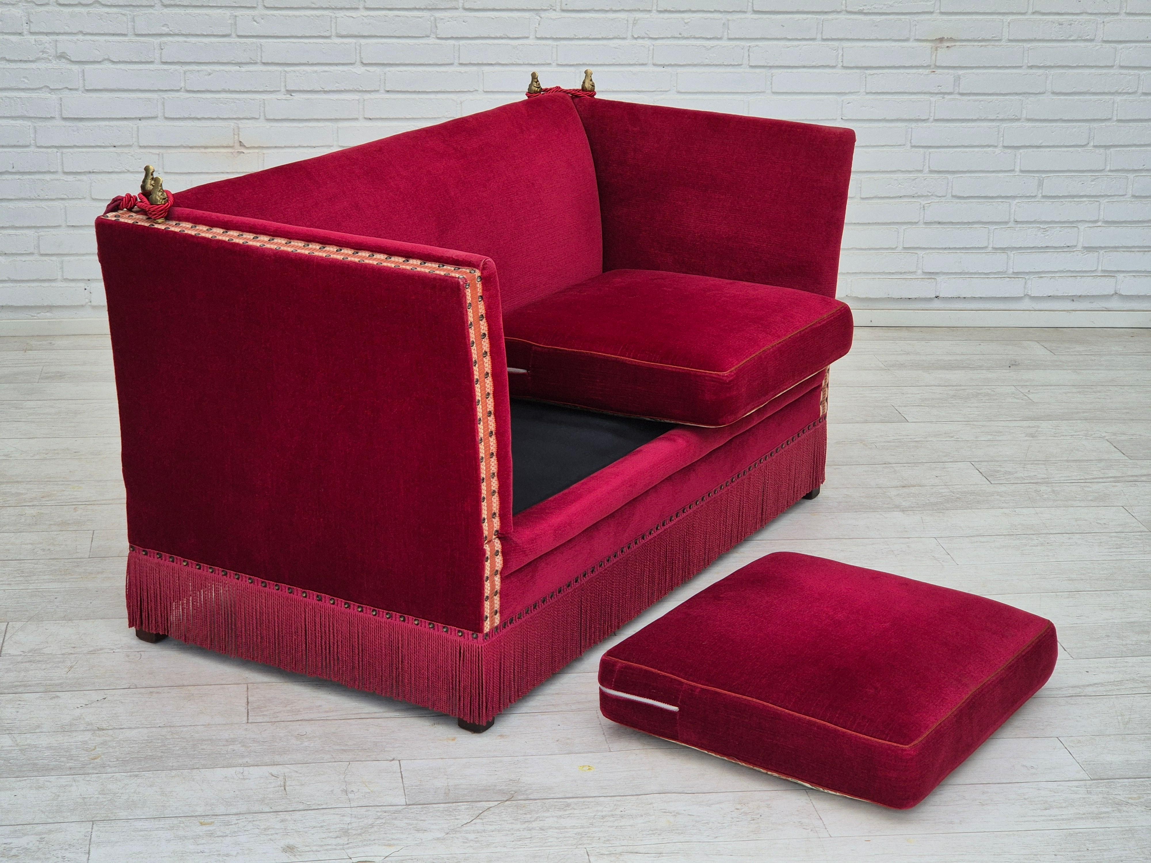 1970er, Dänisches 2-Sitzer-Sofa, Originalzustand, Möbel Velours, Eschenholz. im Angebot 1
