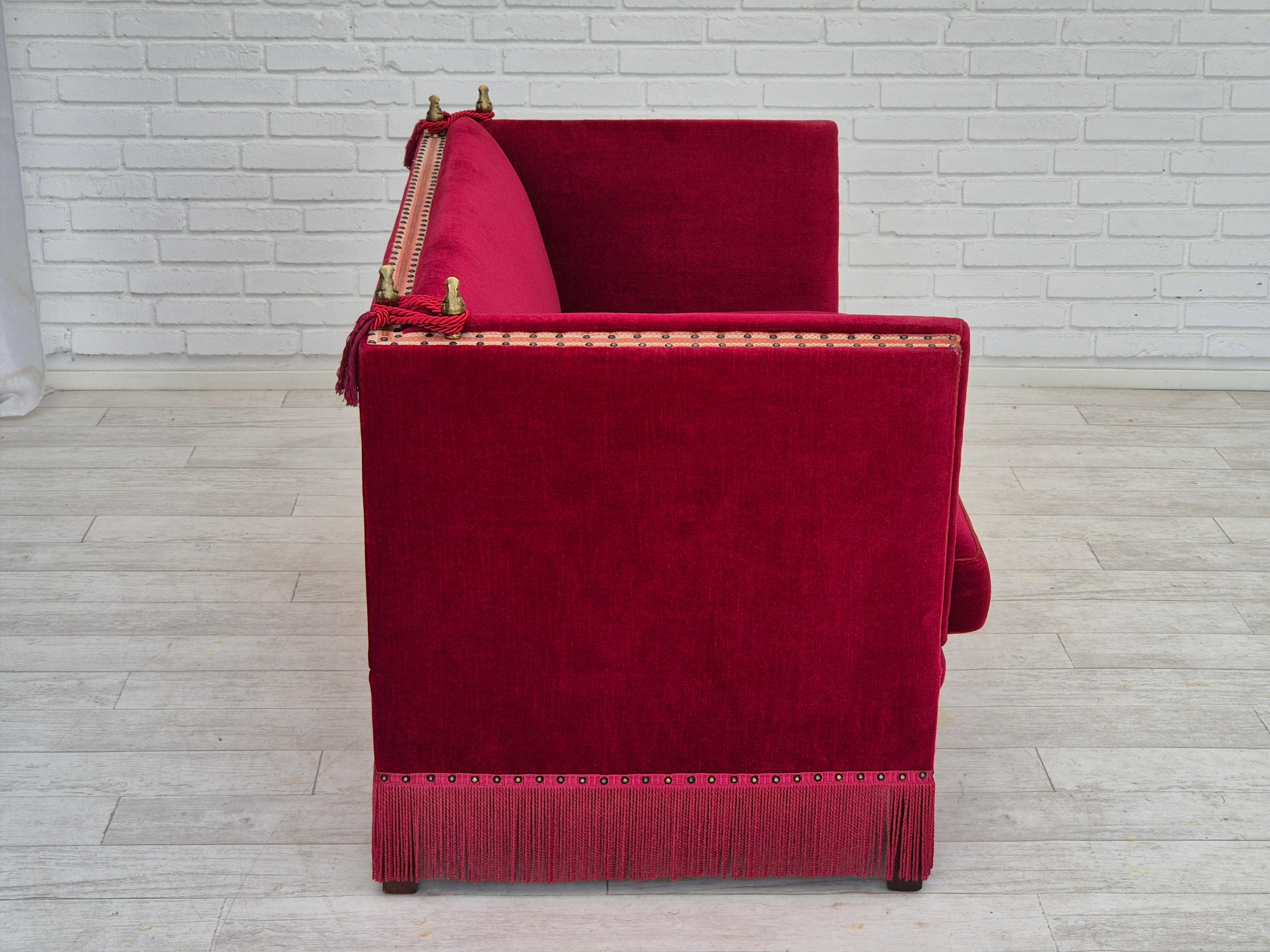 1970er, Dänisches 2-Sitzer-Sofa, Originalzustand, Möbel Velours, Eschenholz. im Angebot 2