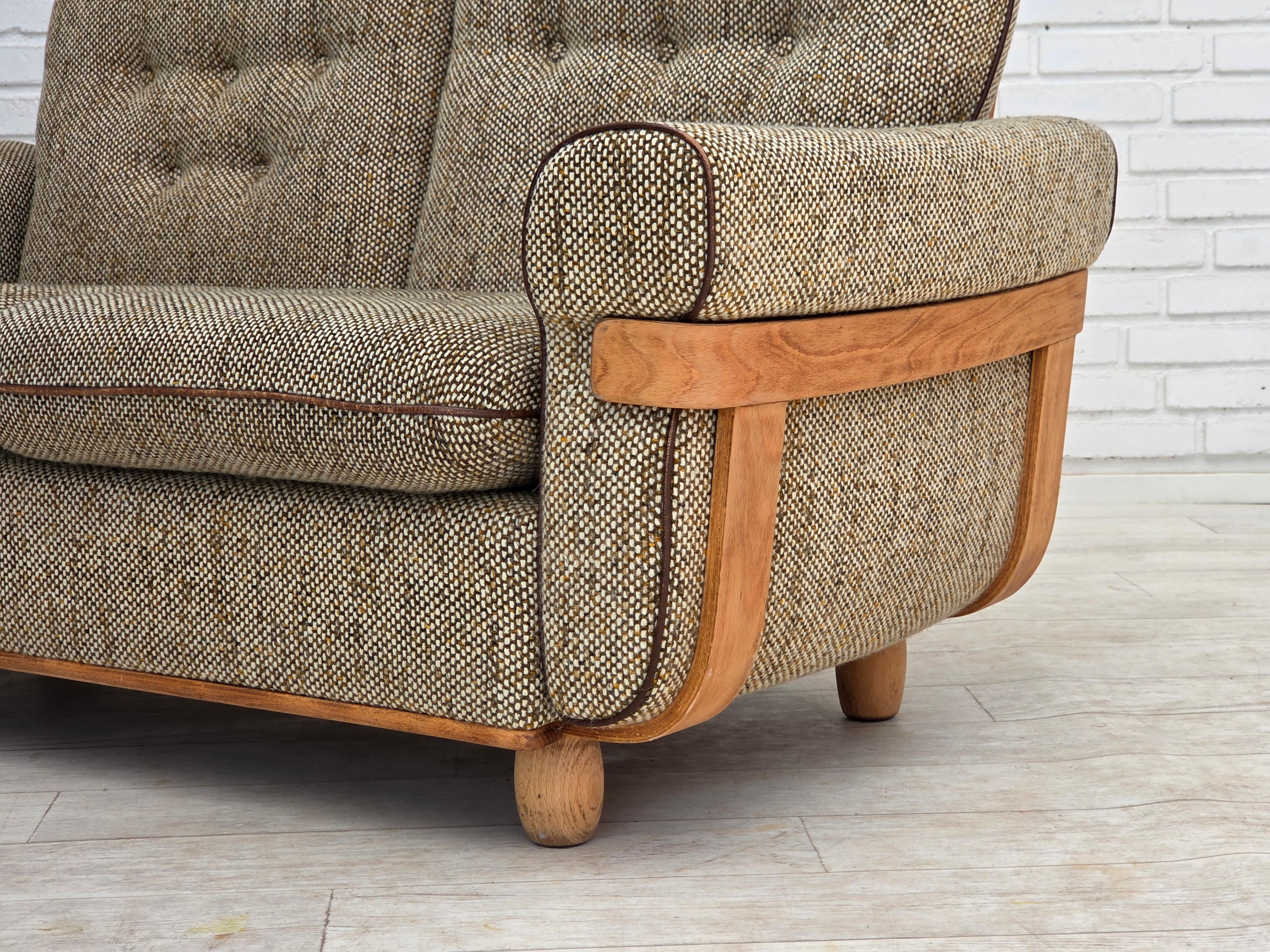 1970s, Danish 2-seater sofa, original condition, furniture wool, bentwood. For Sale 4