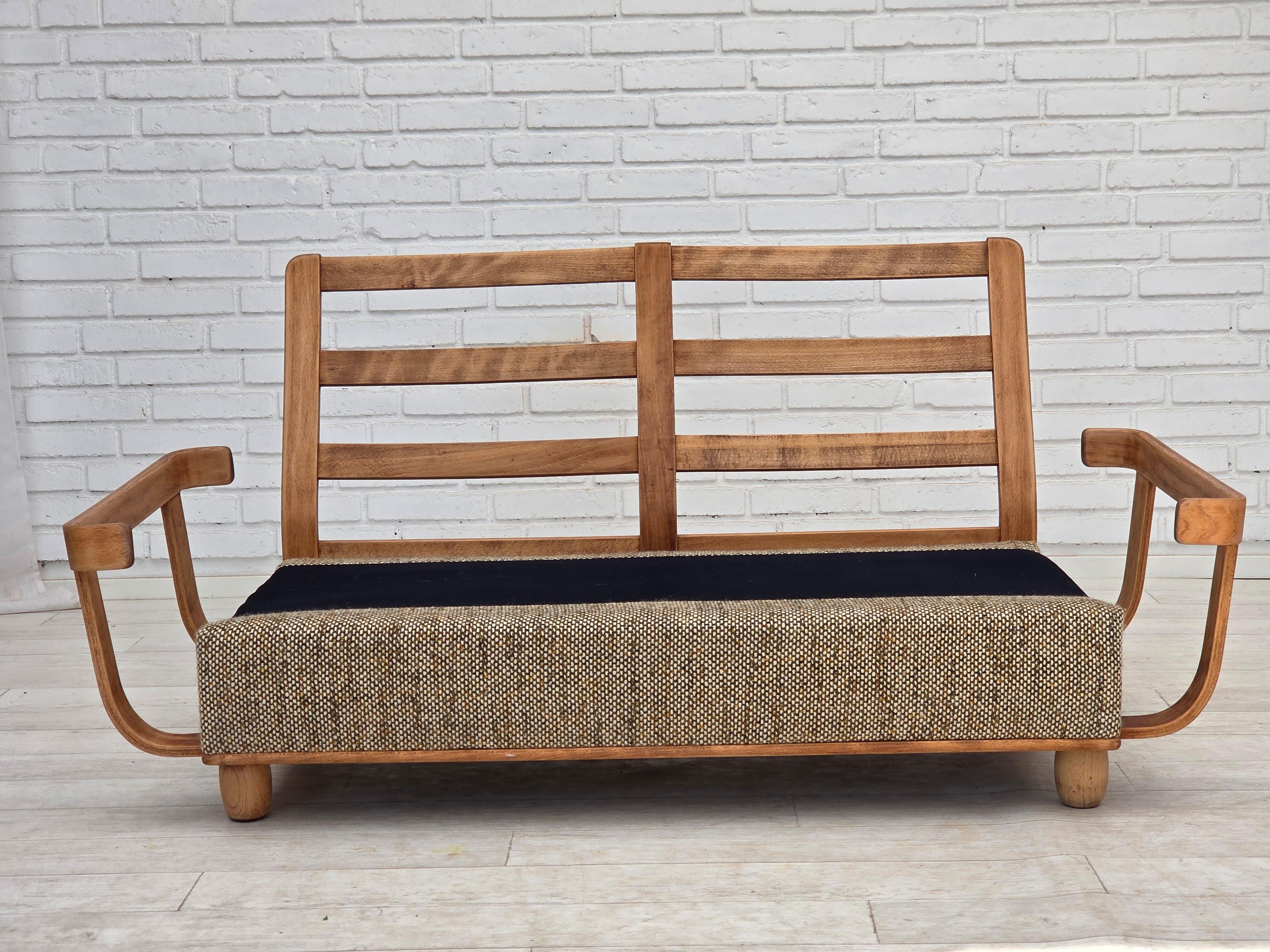 1970s, Danish 2-seater sofa, original condition, furniture wool, bentwood. For Sale 7