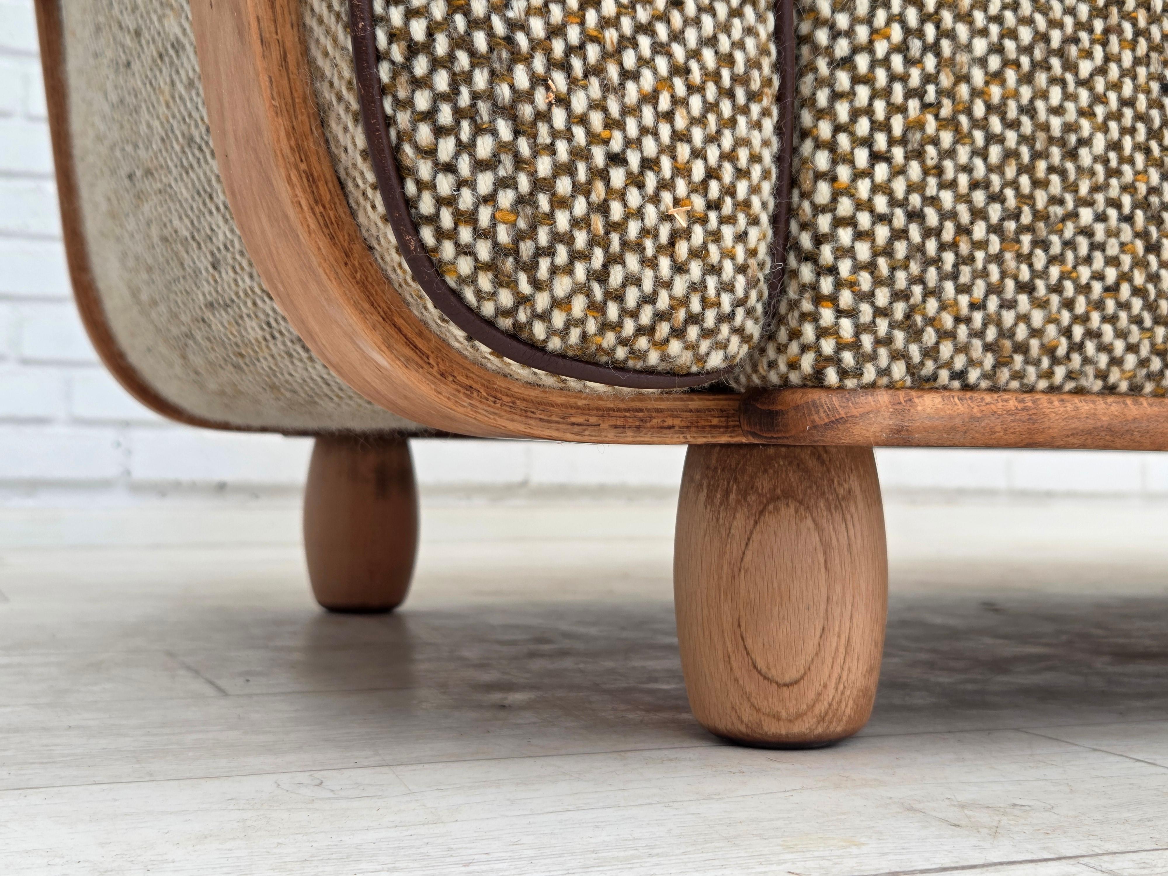 1970s, Danish 2-seater sofa, original condition, furniture wool, bentwood. For Sale 9