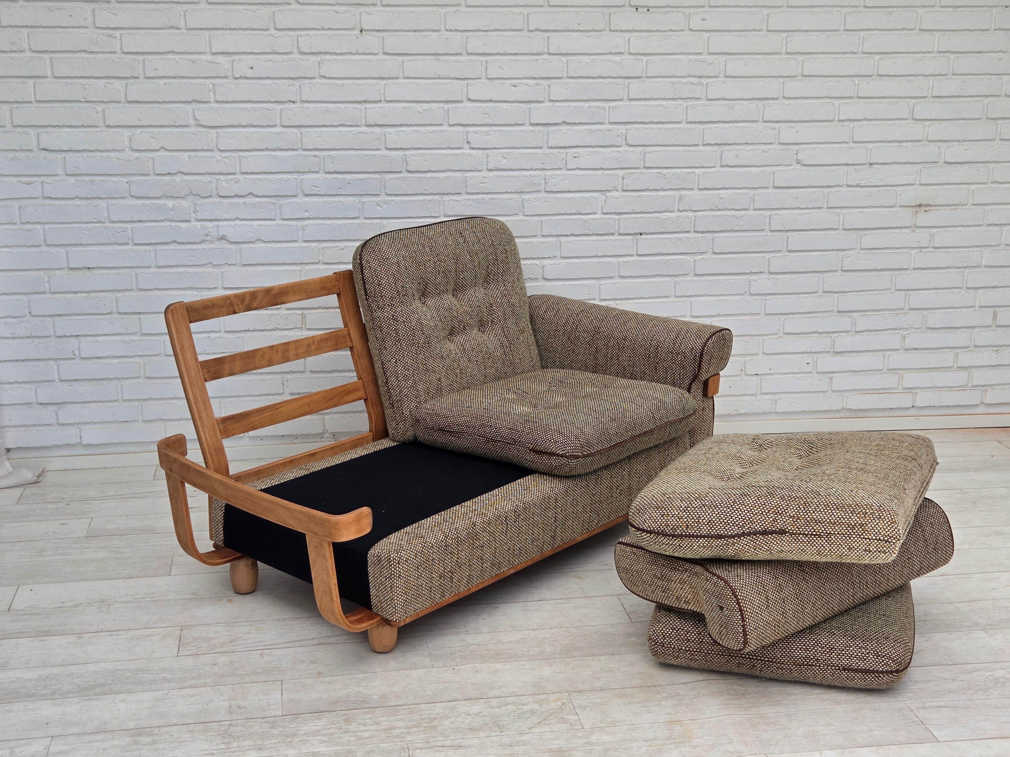 1970s, Danish 2-seater sofa, original condition, furniture wool, bentwood. For Sale 10