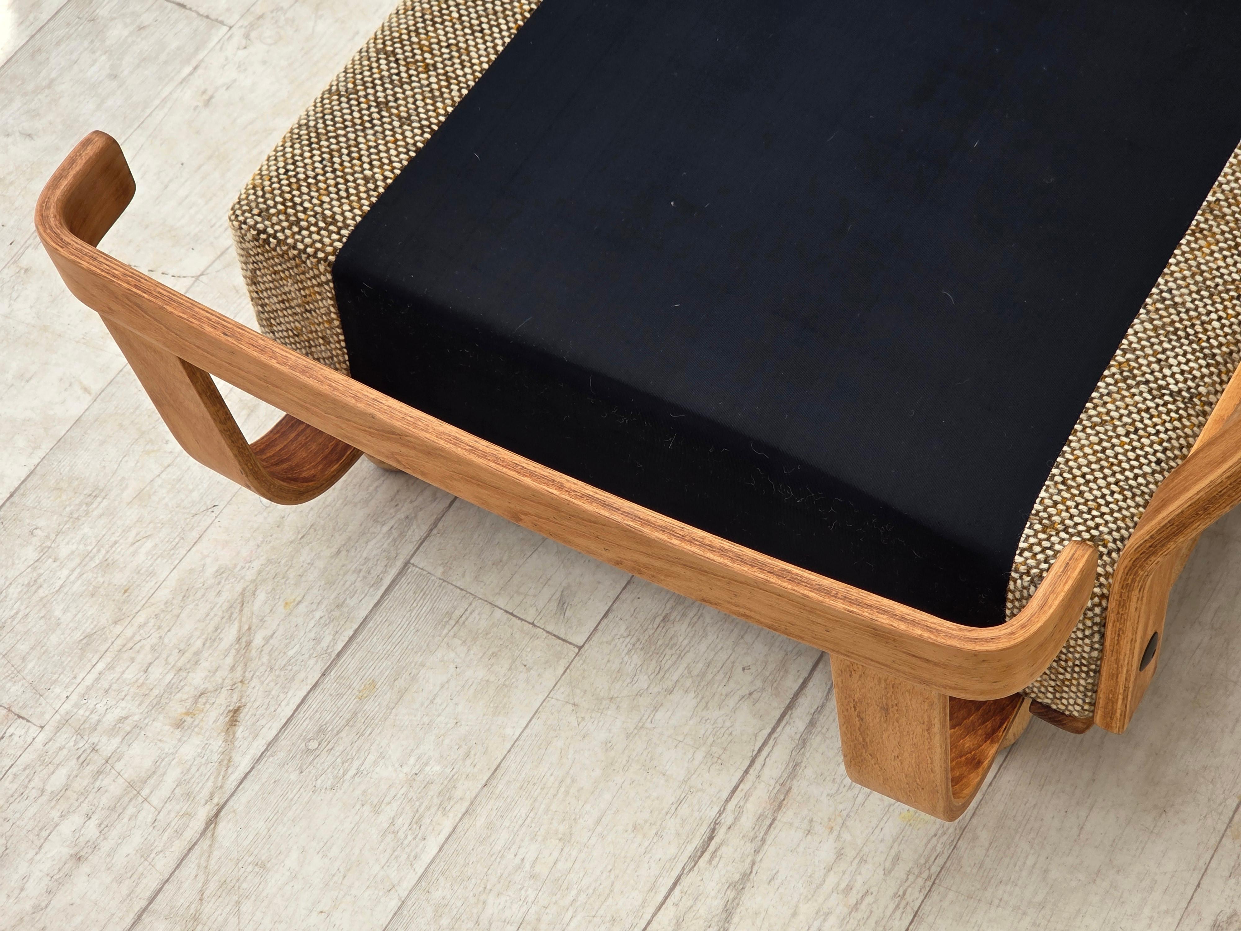 1970s, Danish 2-seater sofa, original condition, furniture wool, bentwood. For Sale 12