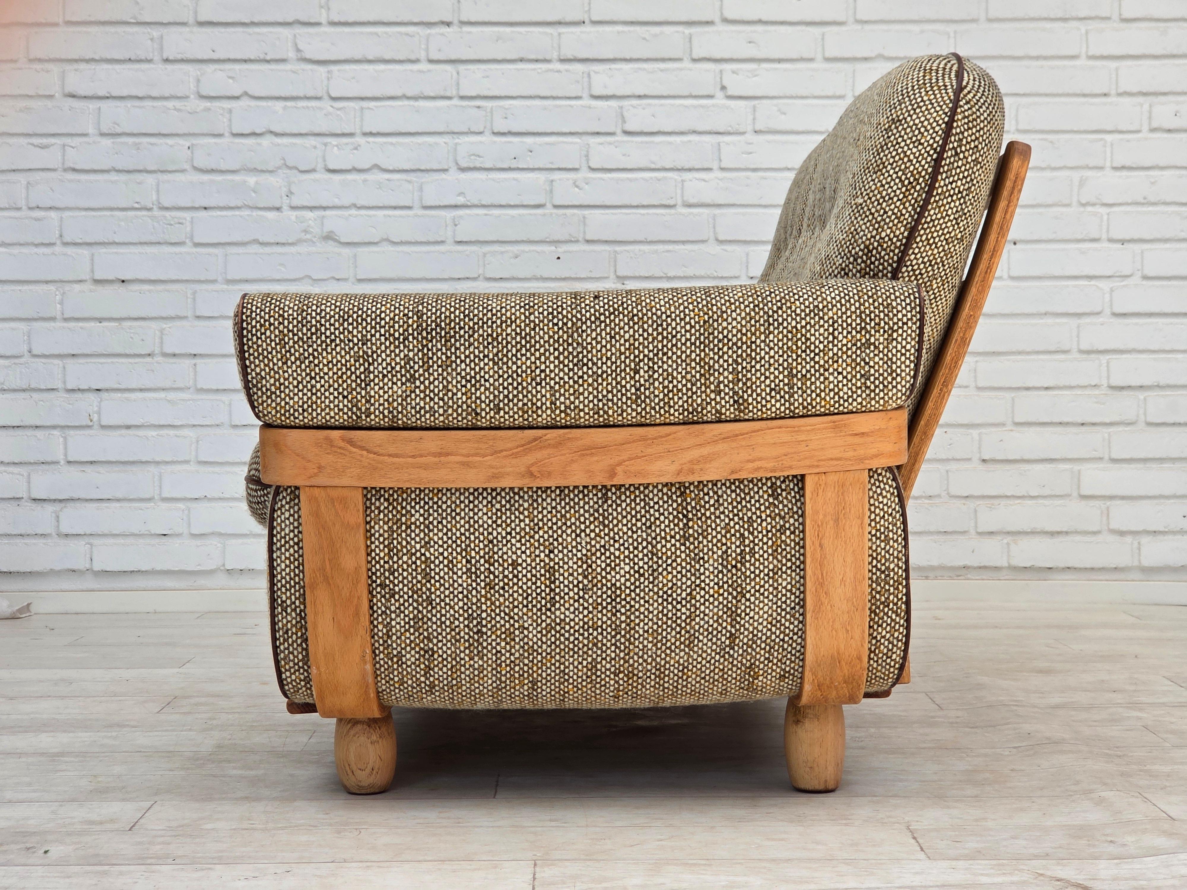 1970s, Danish 2-seater sofa, original condition, furniture wool, bentwood. For Sale 2