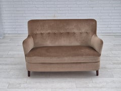 1970er Jahre, Dänisches 2-Sitzer-Sofa, Originalzustand, grüner Möbelvelours.