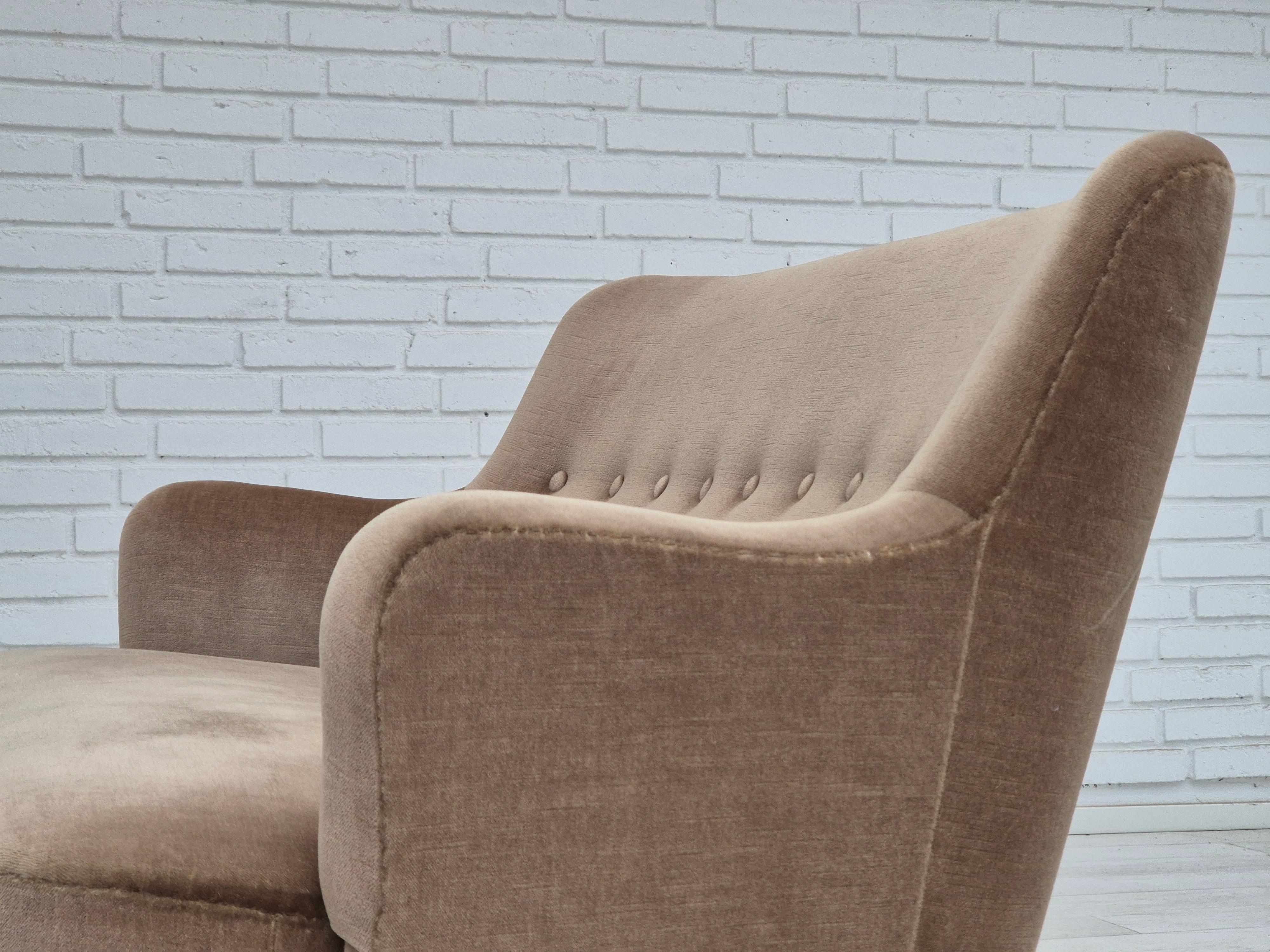 1970, canapé danois à 2 places, état d'origine, velours de meuble vert. en vente 2