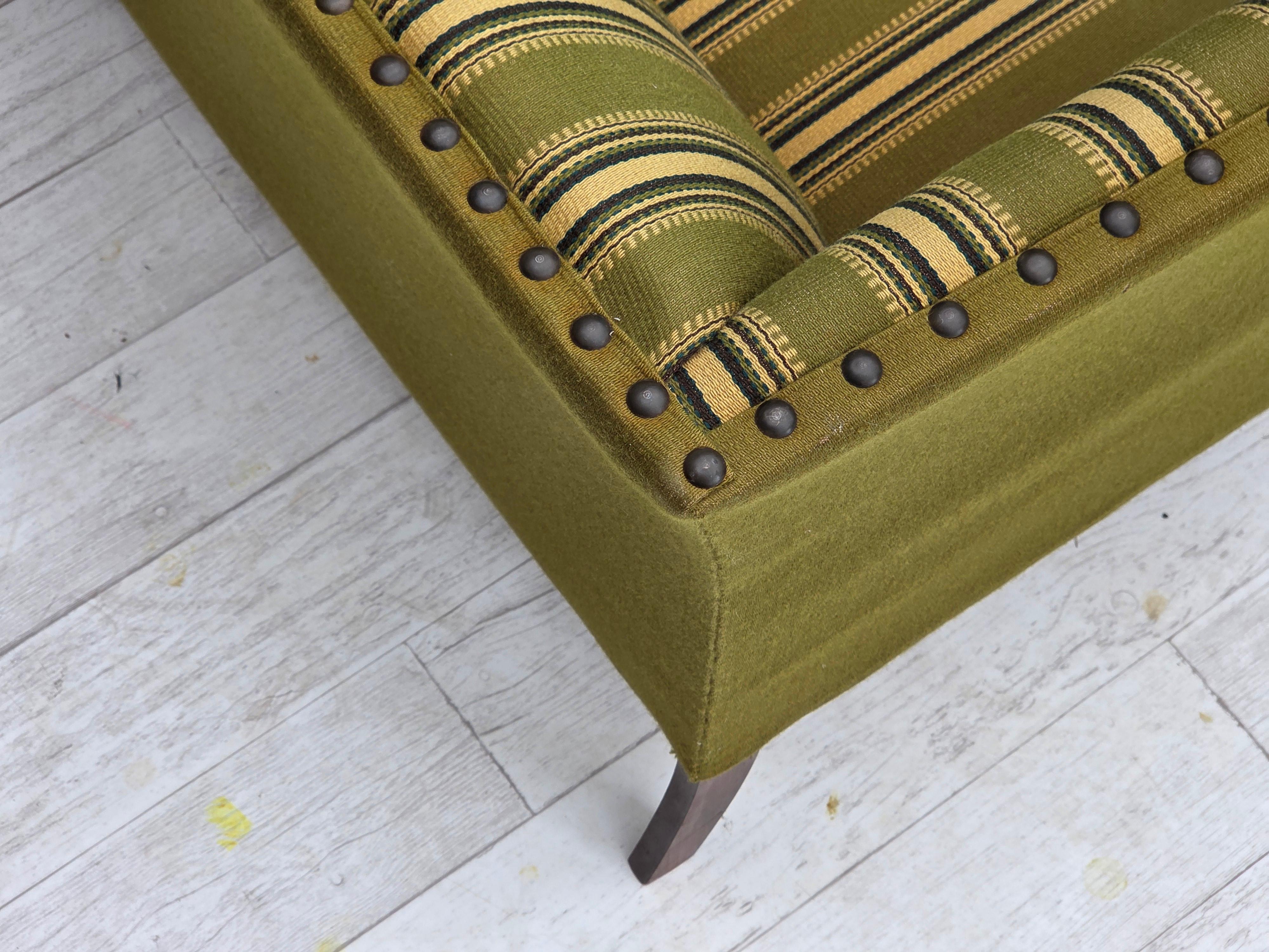 1970s, Danish 2-seater sofa, original green furniture wool, beech wood. For Sale 8
