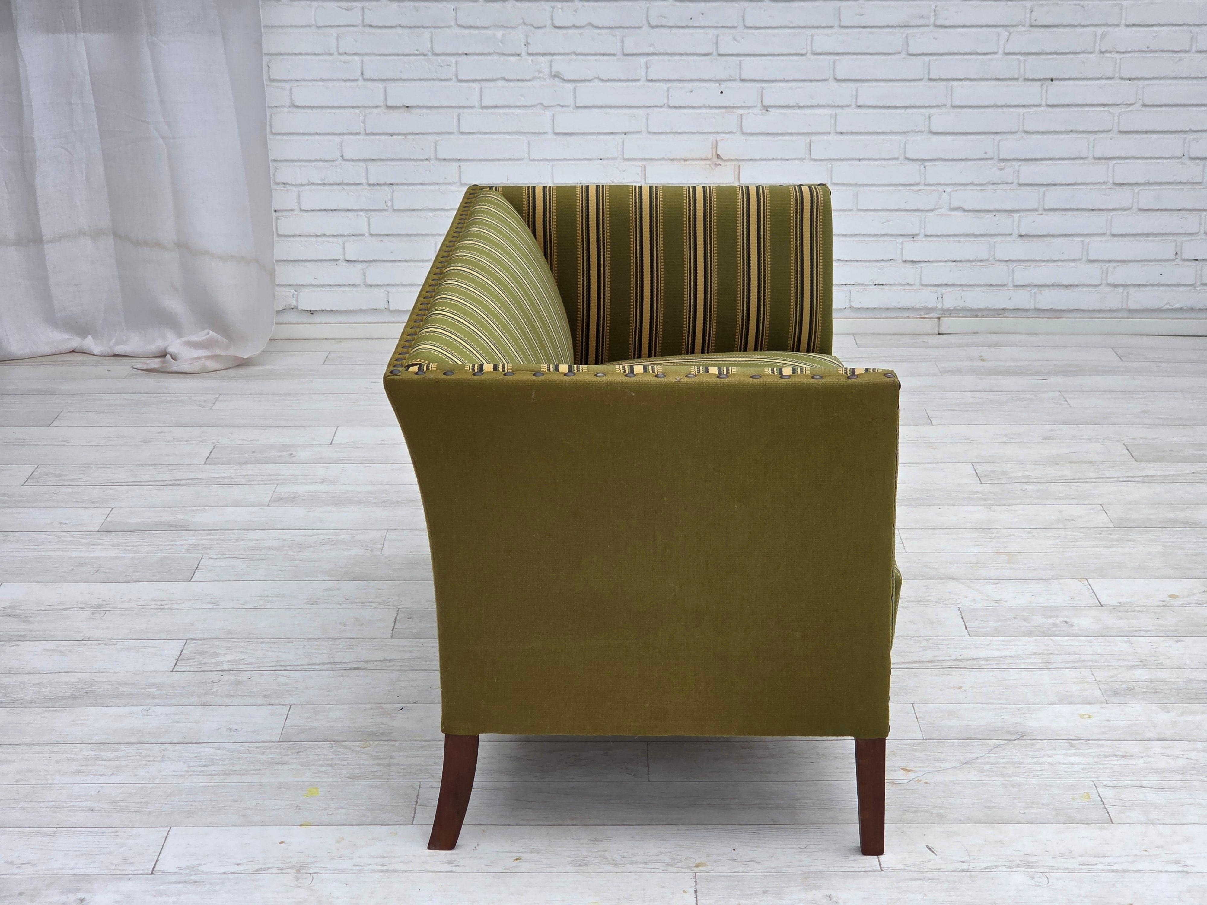 1970s, Danish 2-seater sofa, original green furniture wool, beech wood. In Good Condition For Sale In Tarm, 82