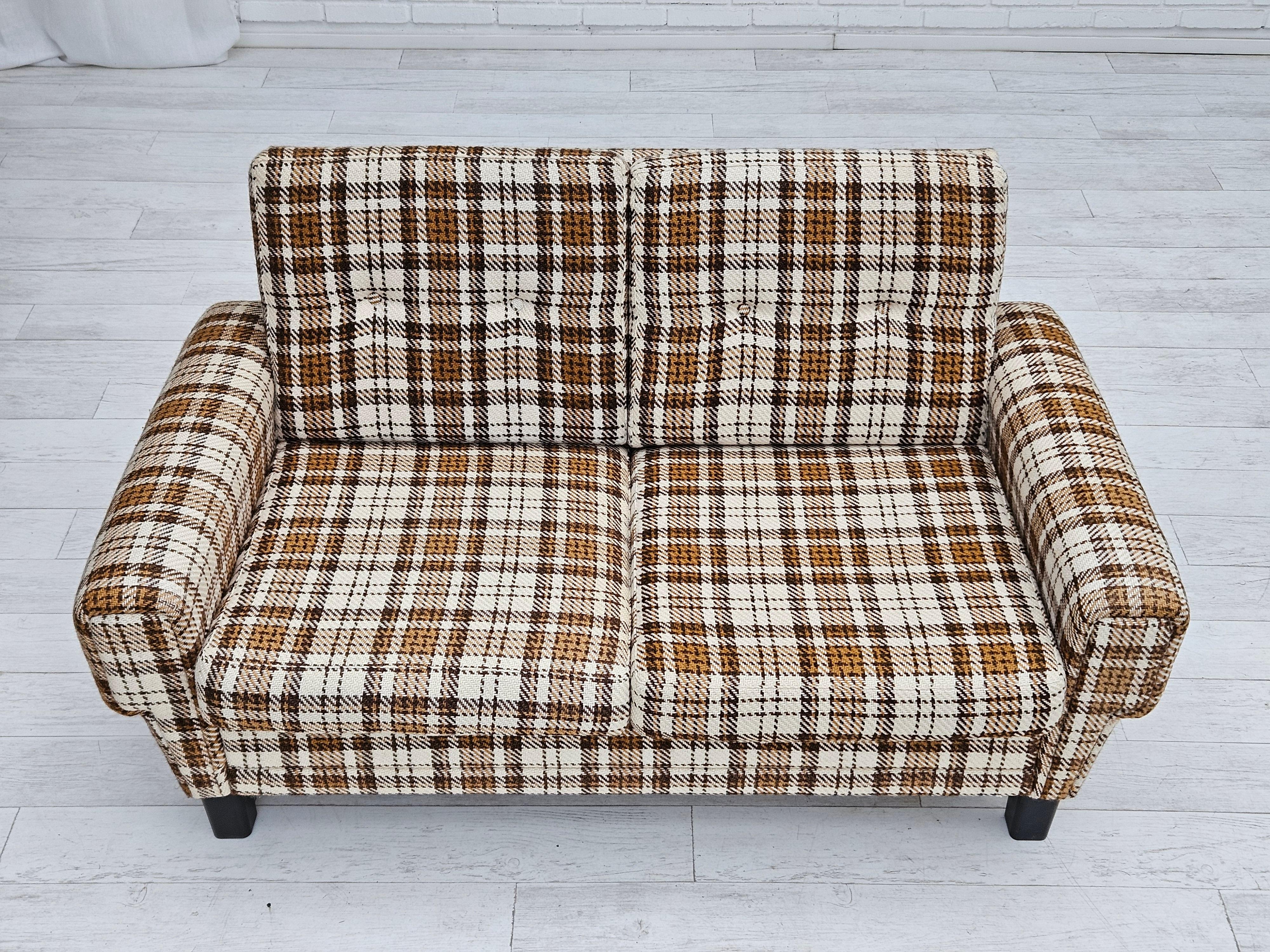 Scandinavian Modern 1970s, Danish 2 seater sofa, original very good condition, furniture wool. For Sale