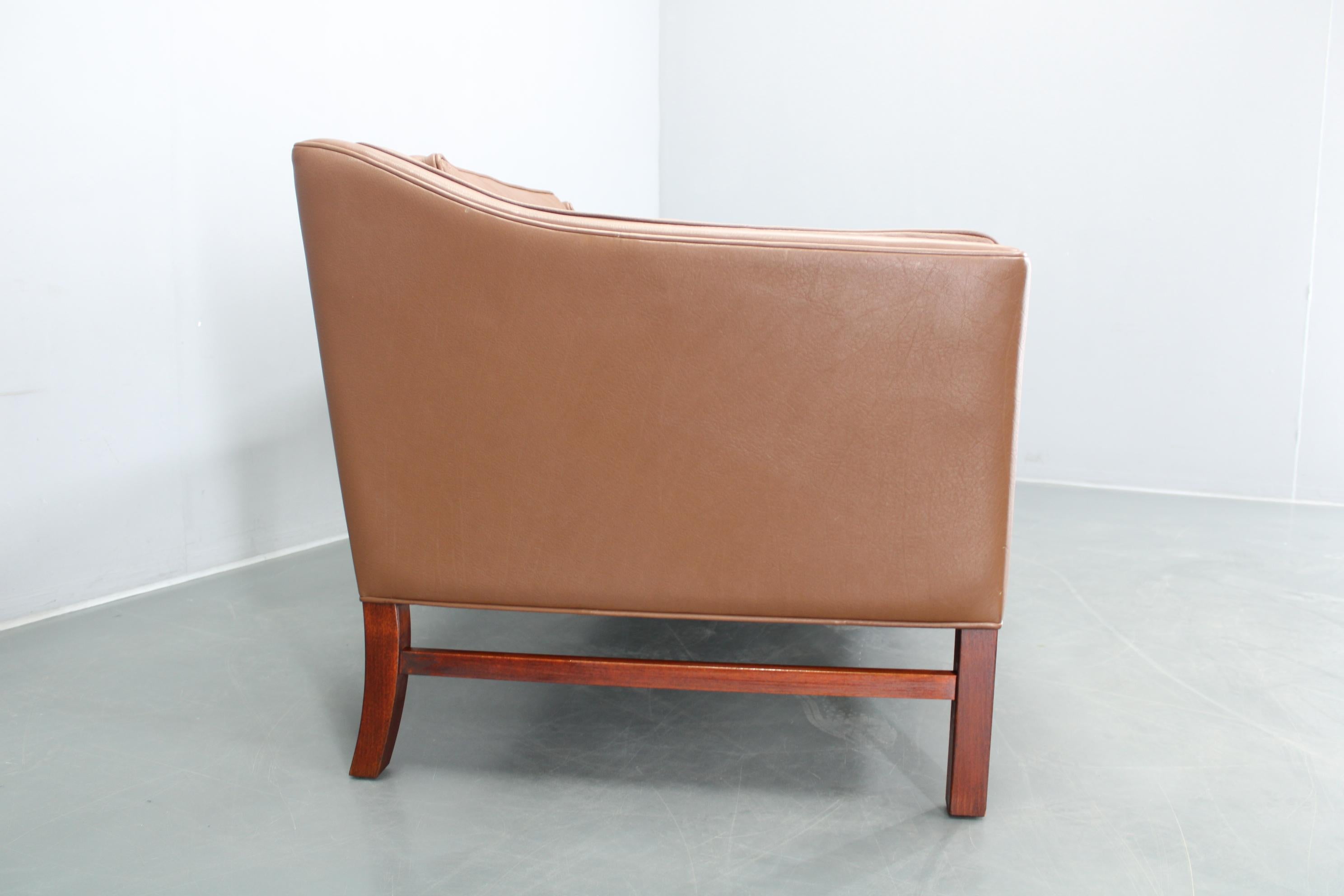 Divano danese a 3 posti in pelle marrone con struttura in Beeche degli anni '70 in vendita 9