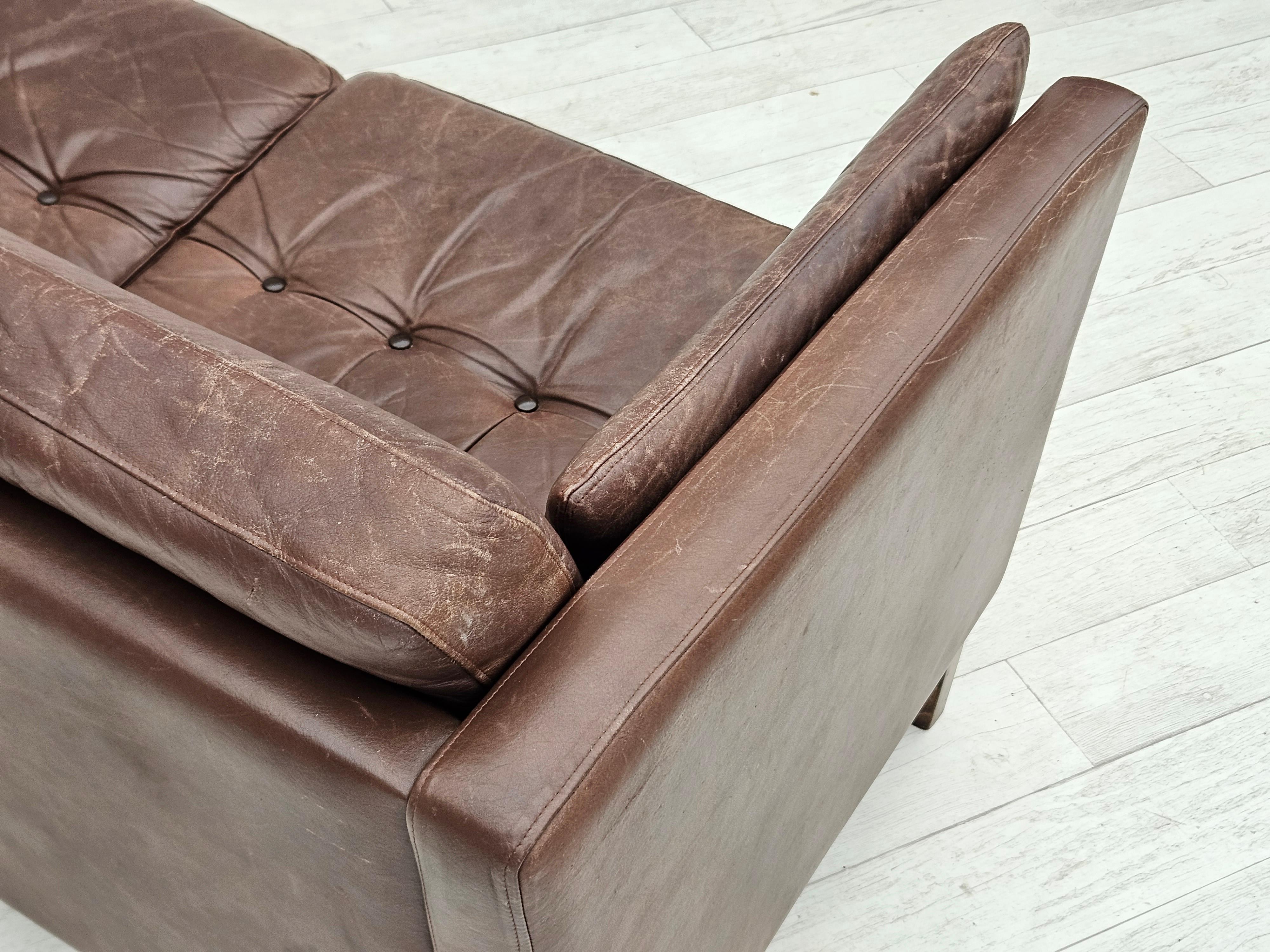 1970s, Danish 3-seater classic sofa, original brown leather. For Sale 4