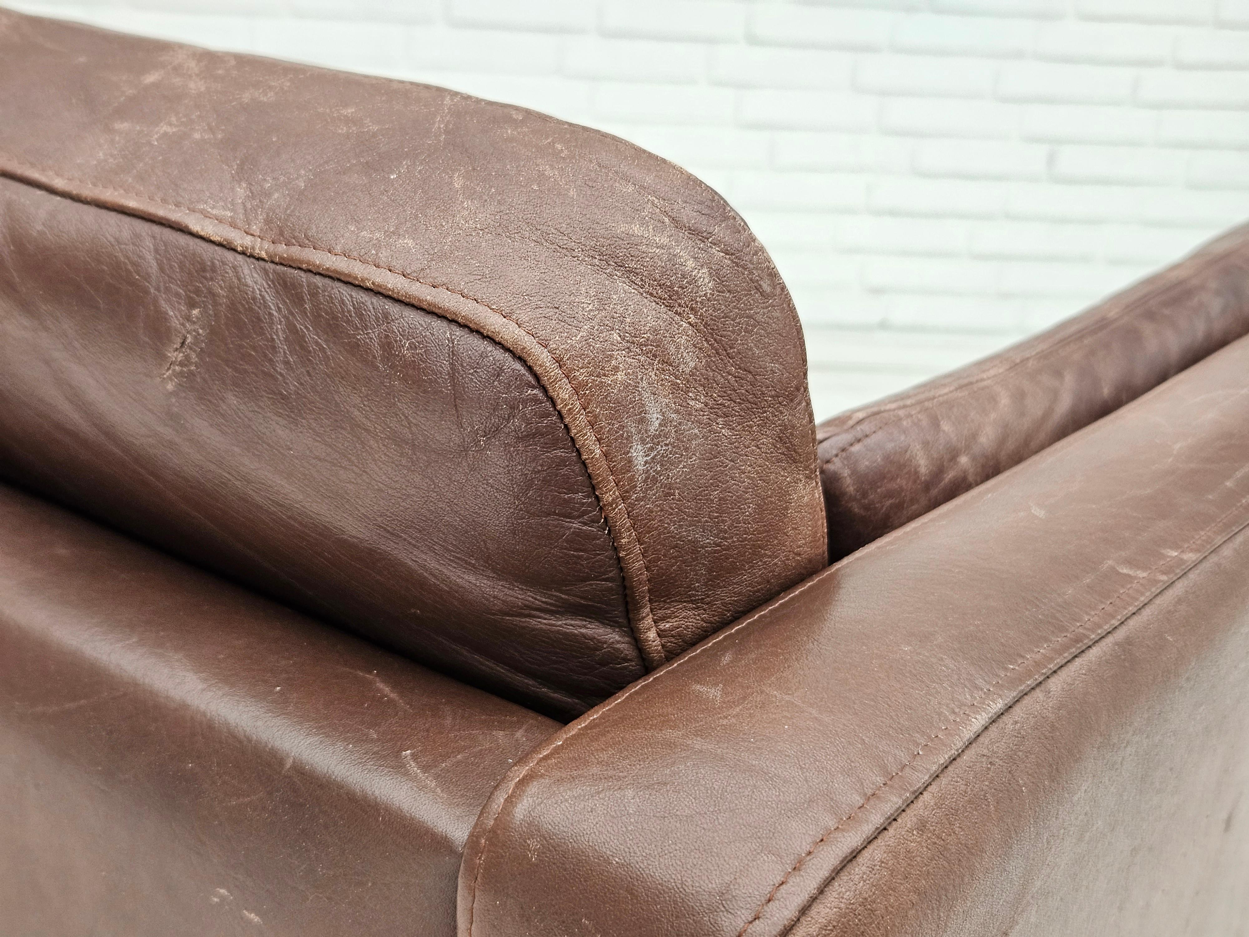 1970s, Danish 3-seater classic sofa, original brown leather. For Sale 5