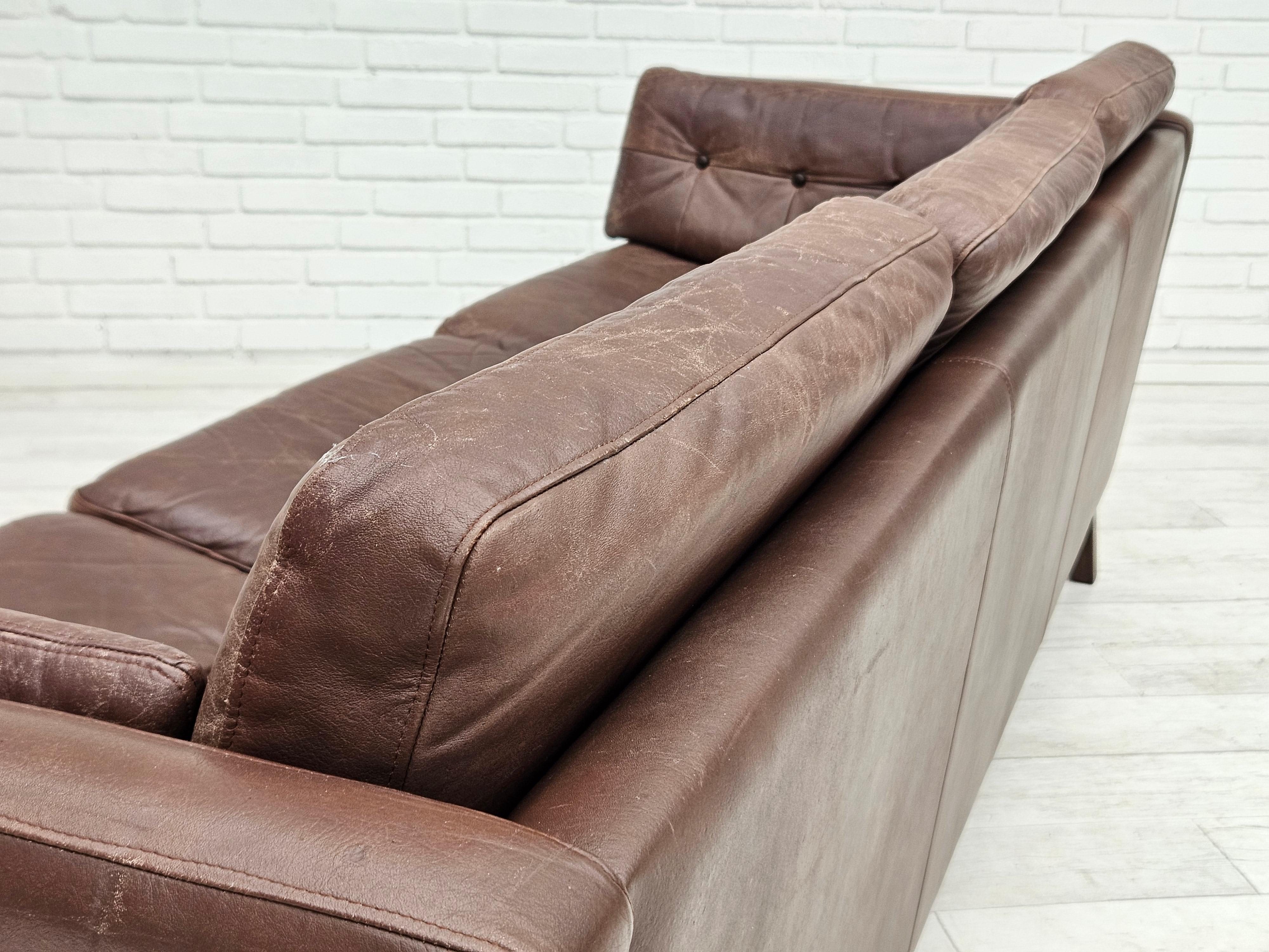 1970s, Danish 3-seater classic sofa, original brown leather. For Sale 6