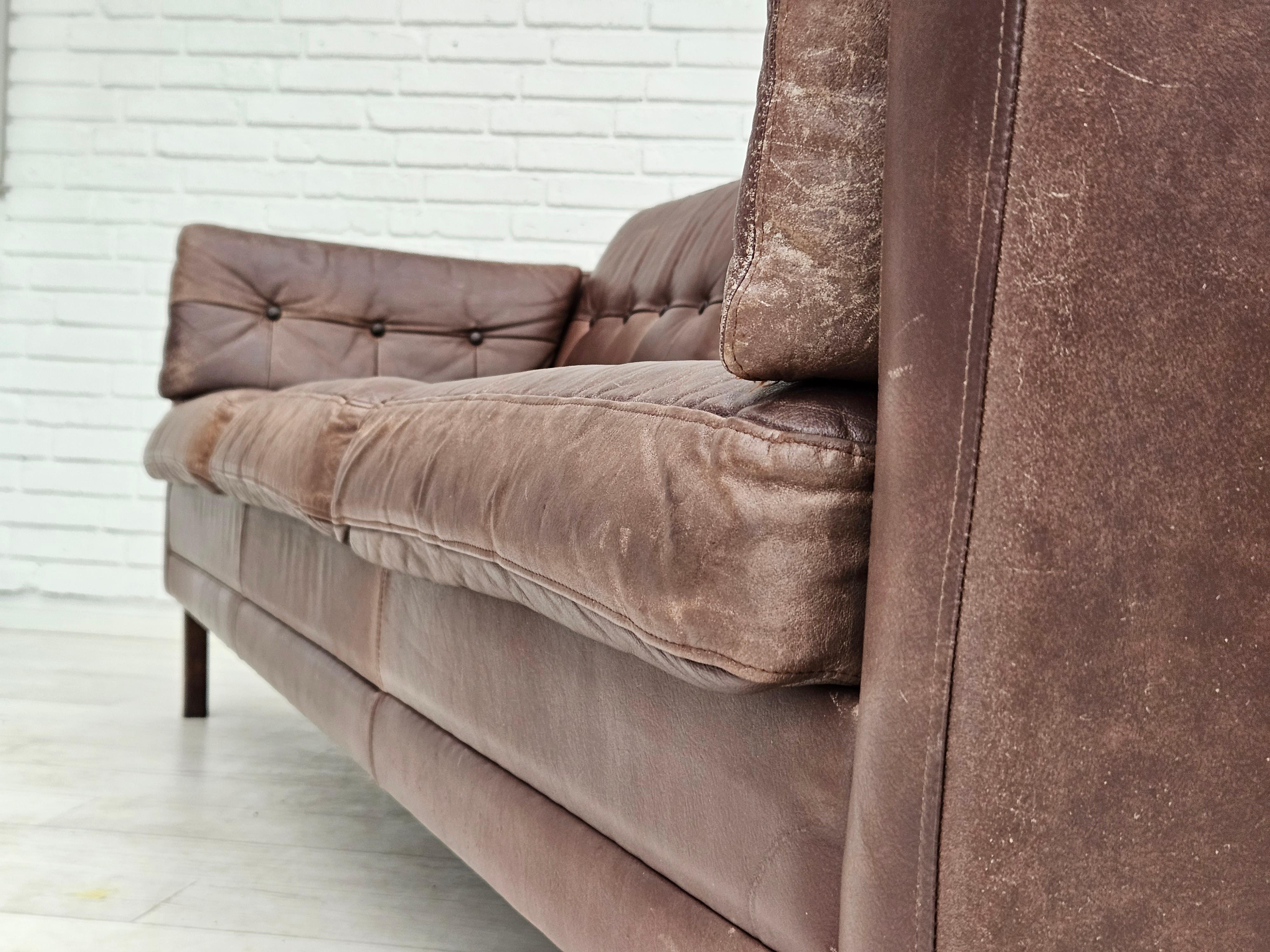 1970s, Danish 3-seater classic sofa, original brown leather. For Sale 7