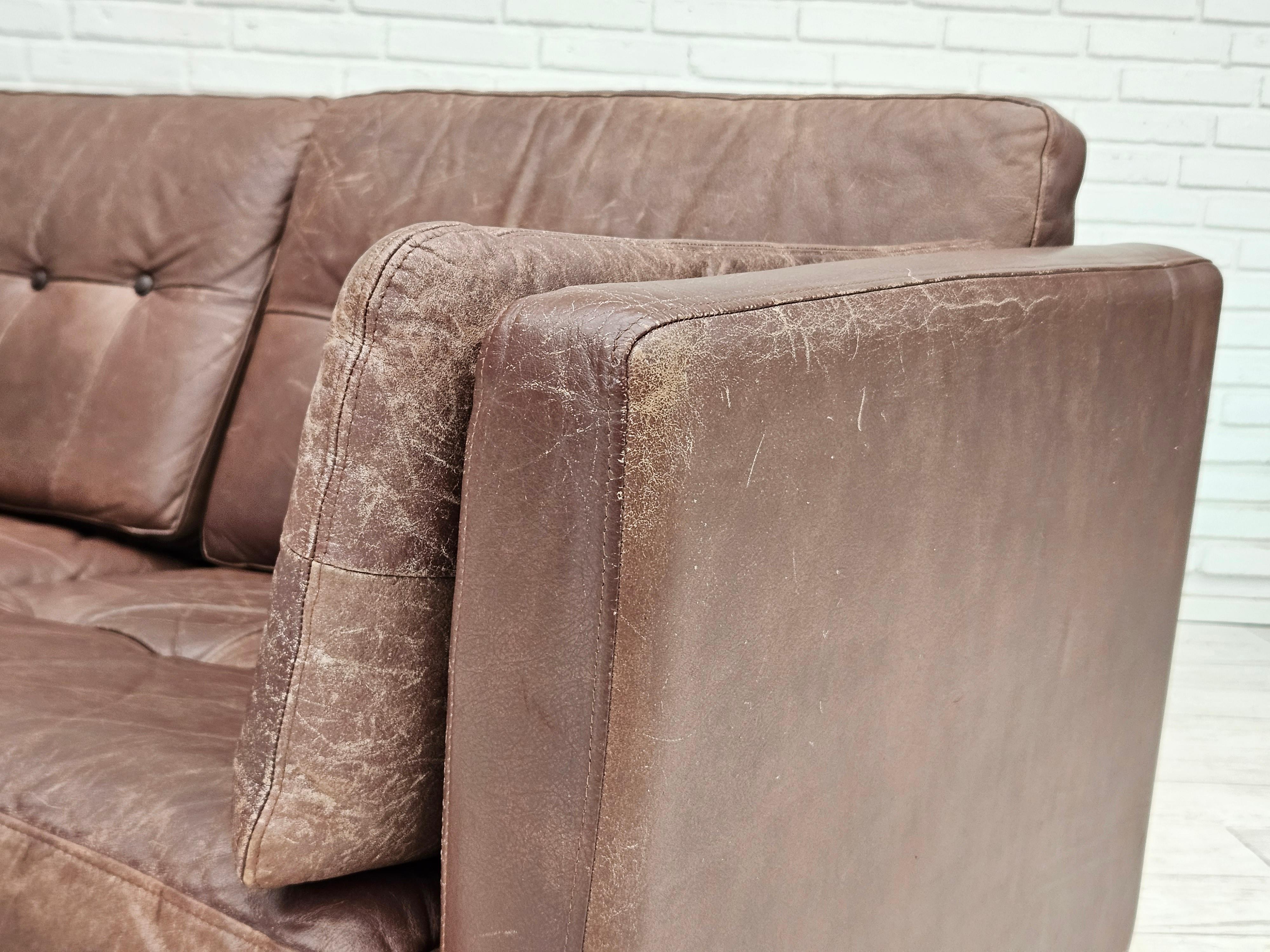 1970s, Danish 3-seater classic sofa, original brown leather. For Sale 8