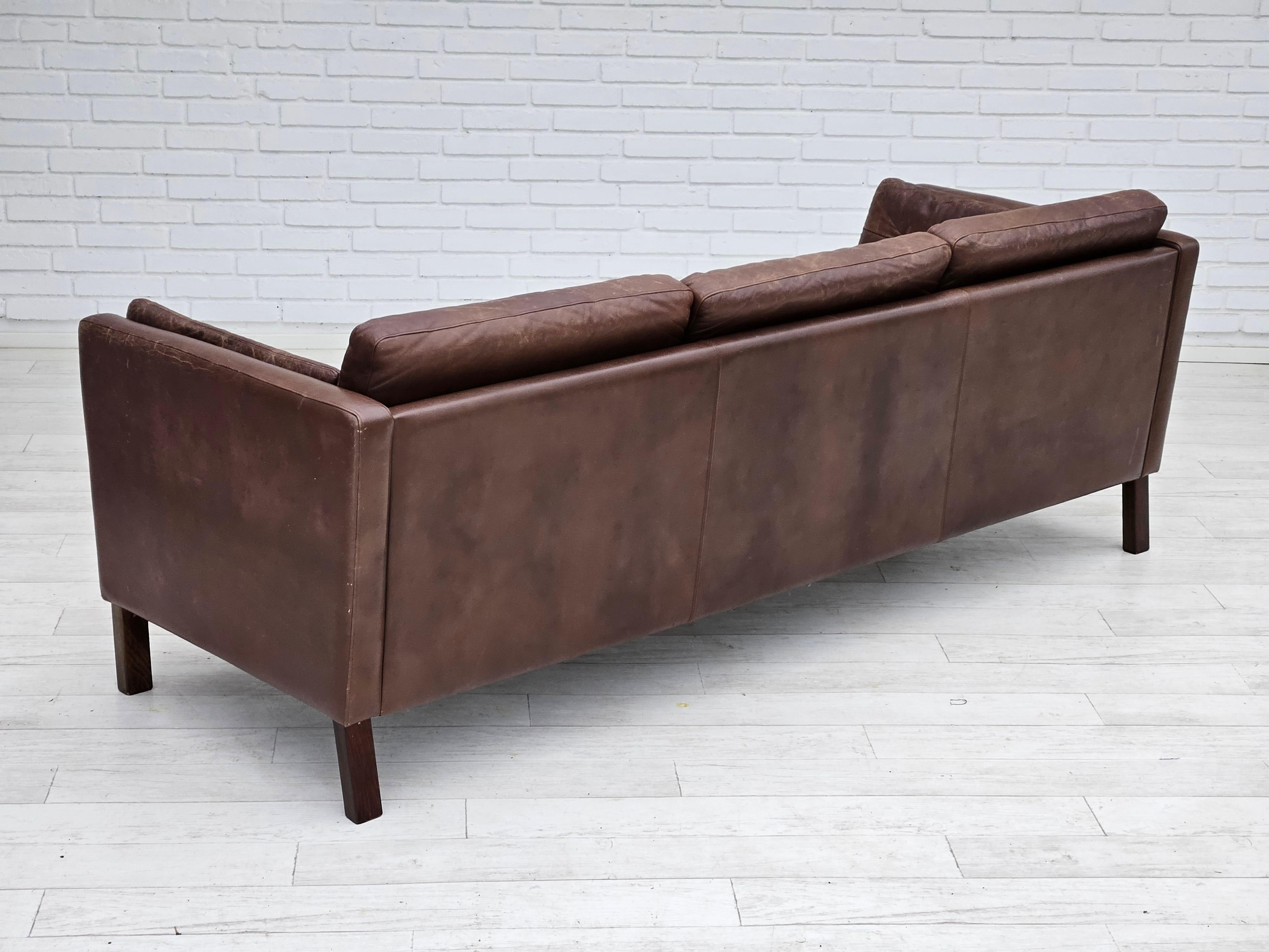 1970s, Danish 3-seater classic sofa, original brown leather. For Sale 10