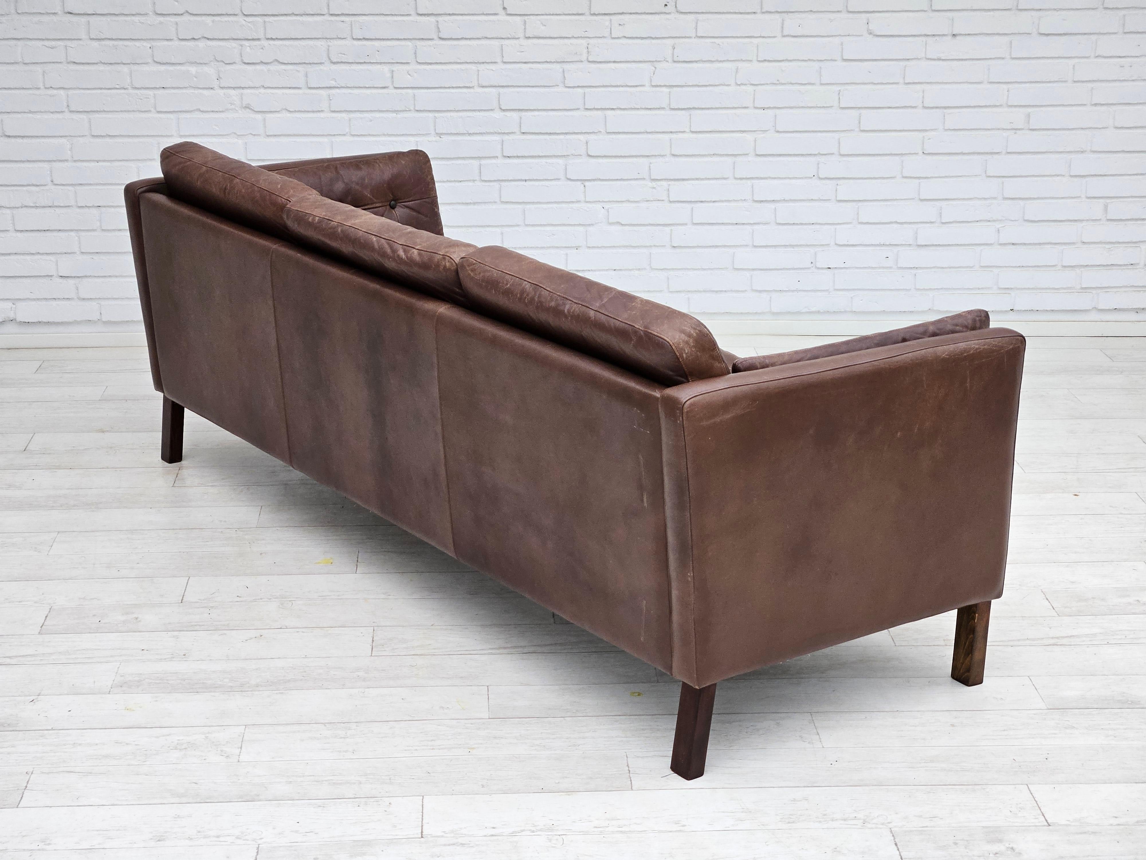 Cuir 1970, canapé 3 places classique danois, cuir marron d'origine. en vente