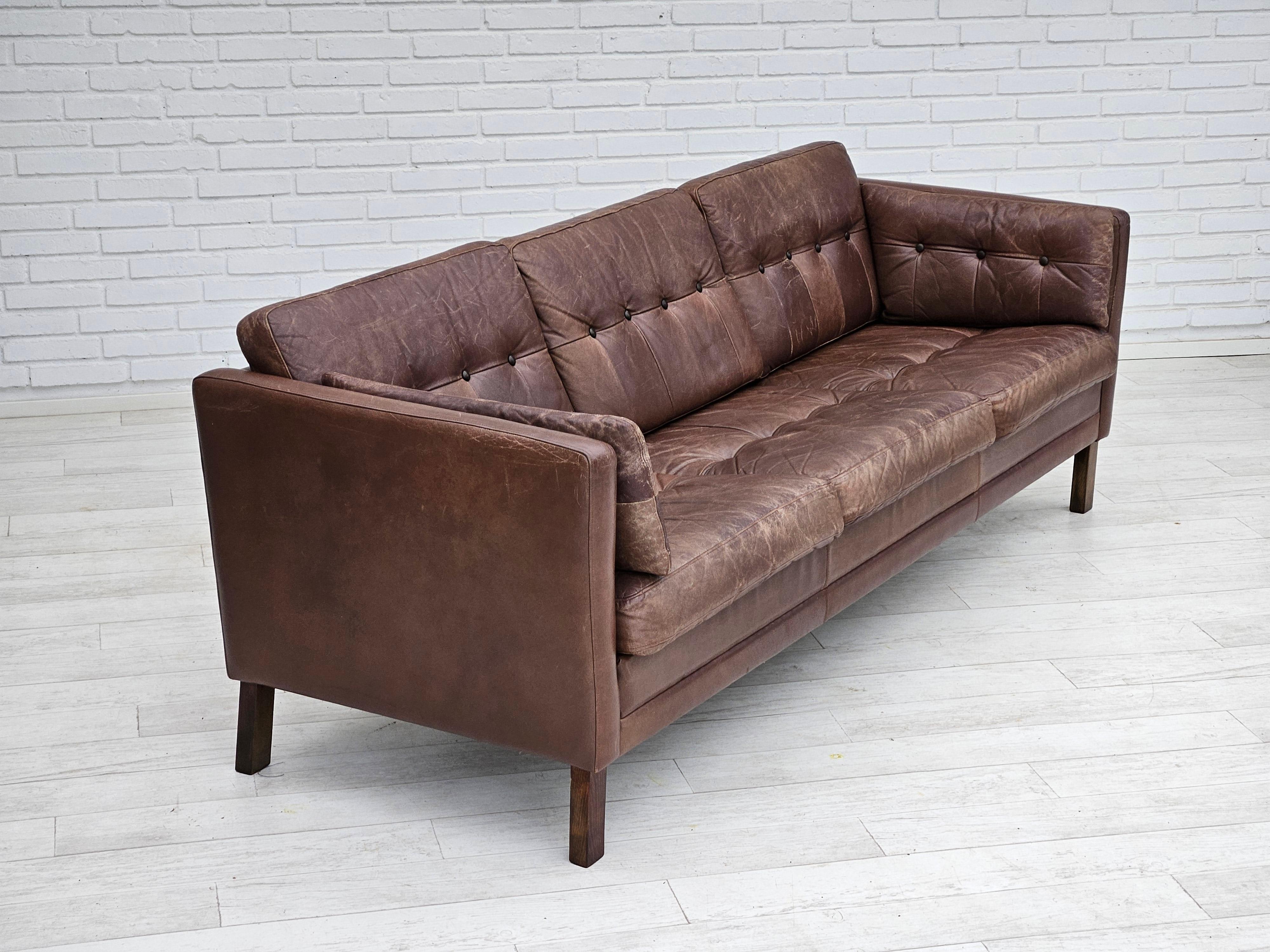 1970s, Danish 3-seater classic sofa, original brown leather. For Sale 3