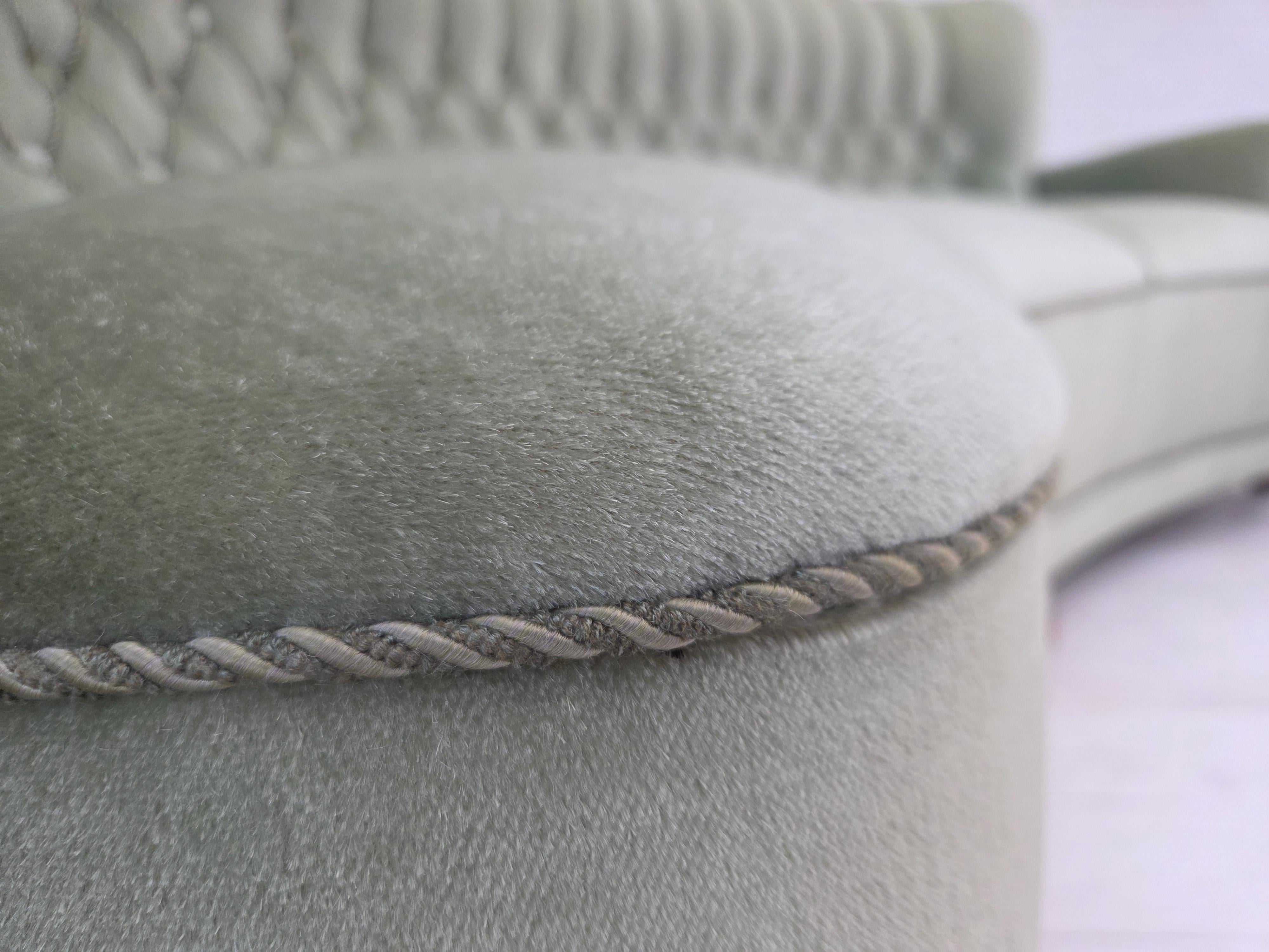 1970er Jahre, dänisches 3-Sitzer-Rundsofa, Möbelvelours, Beine aus Buchenholz. im Angebot 6