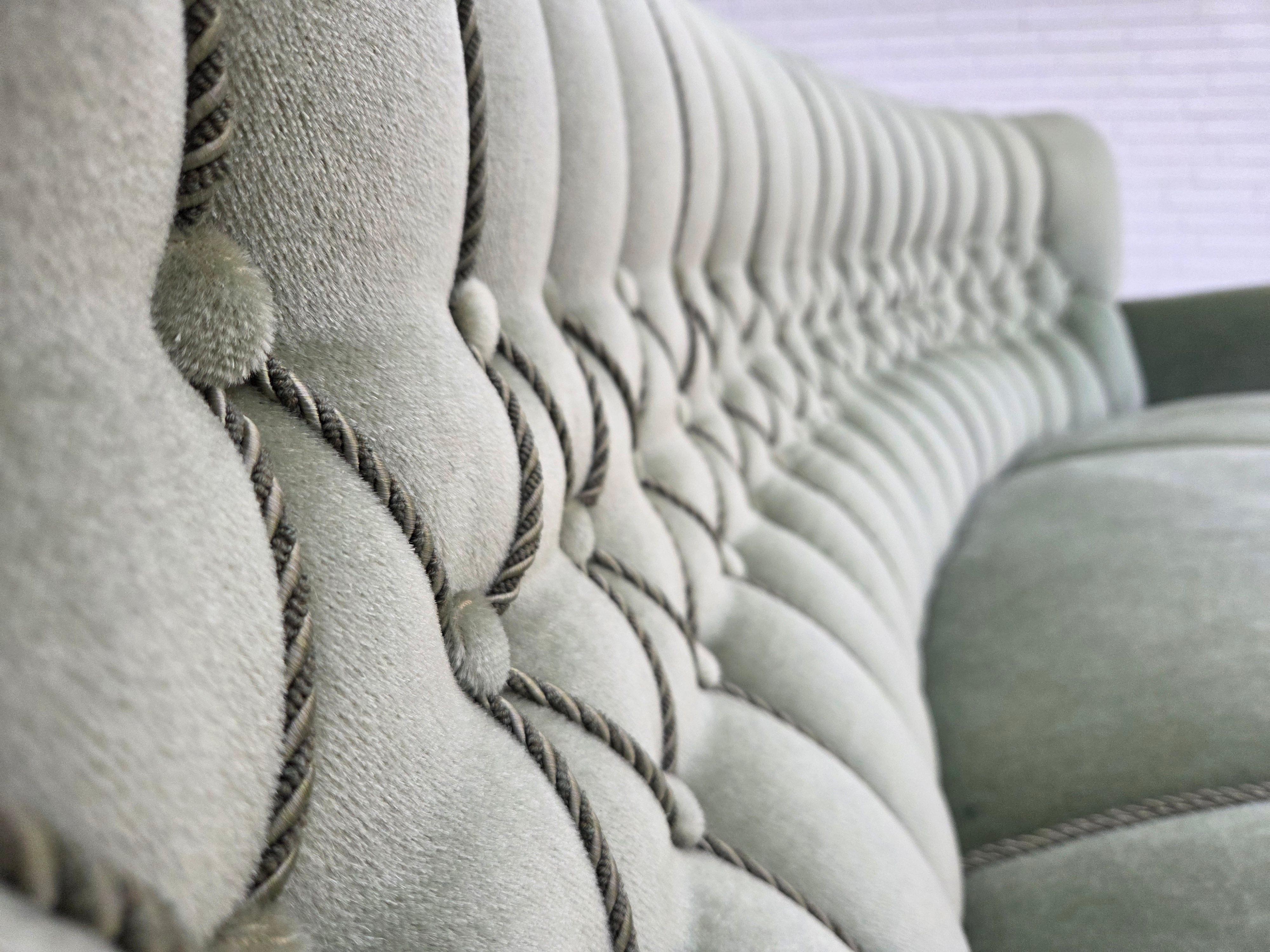 1970er Jahre, dänisches 3-Sitzer-Rundsofa, Möbelvelours, Beine aus Buchenholz. im Angebot 7