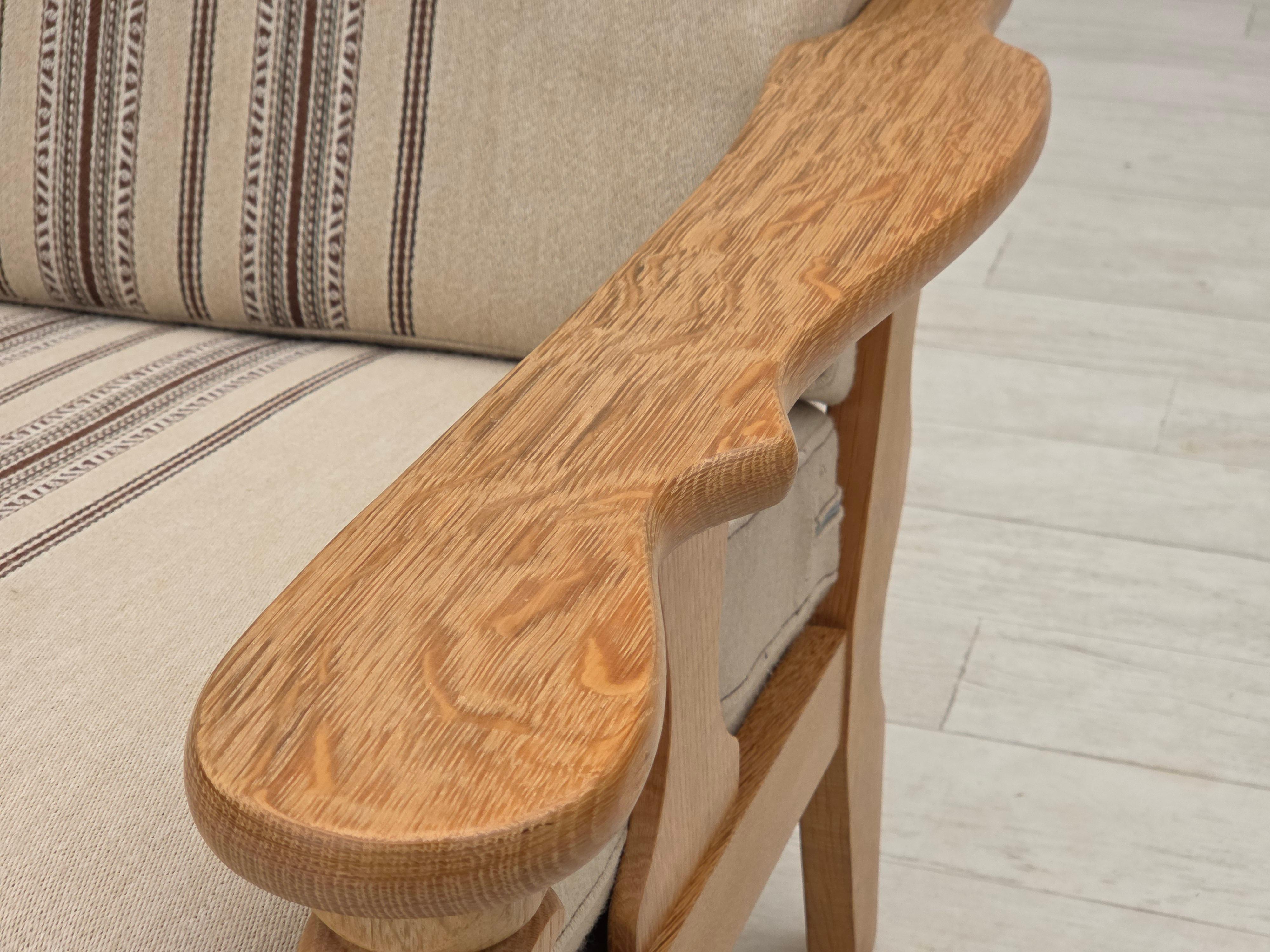 Danese Anni '70, divano danese a 3 posti, lana da arredamento beige, legno massiccio di quercia. in vendita