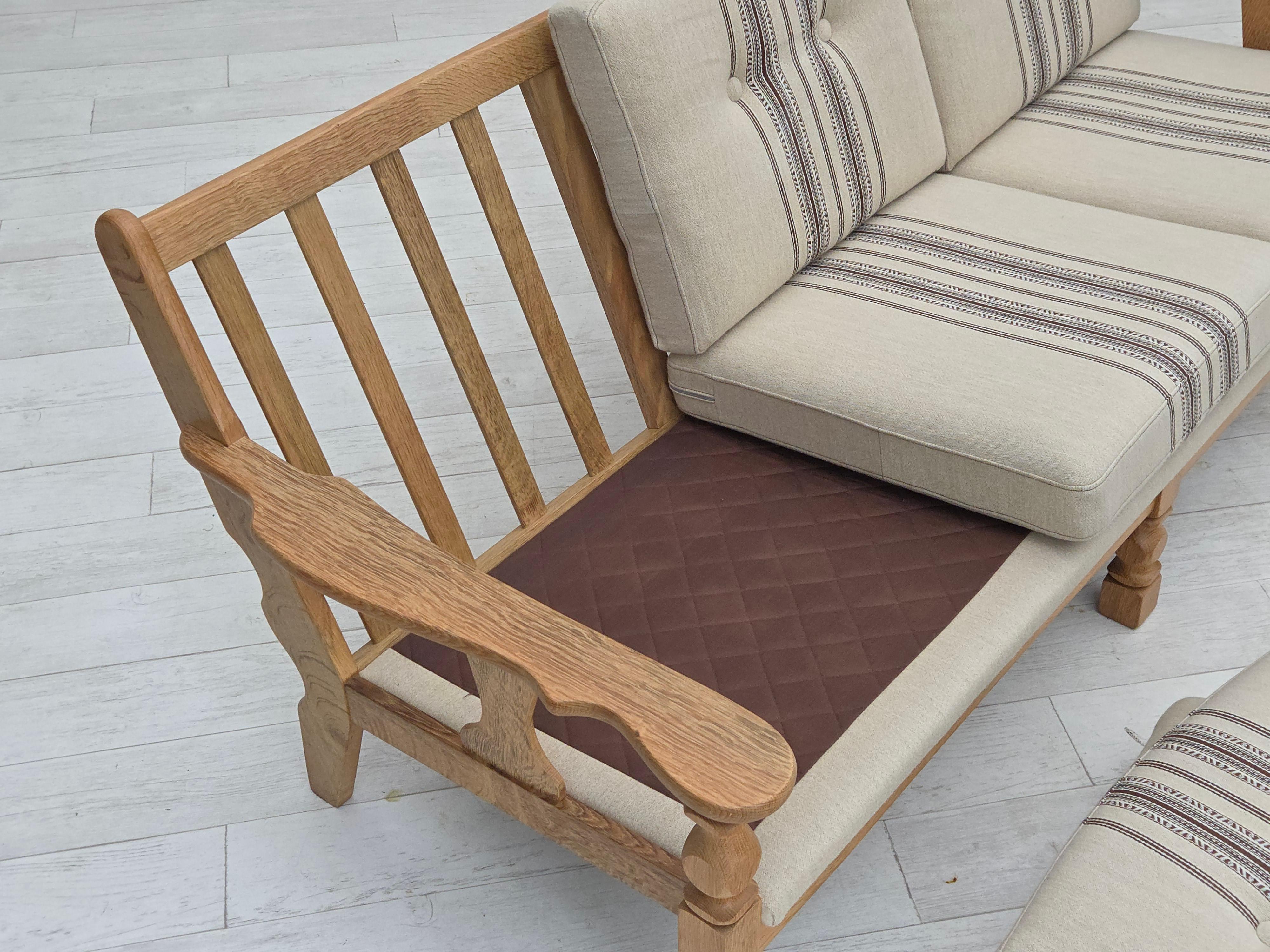 Anni '70, divano danese a 3 posti, lana da arredamento beige, legno massiccio di quercia. in vendita 1