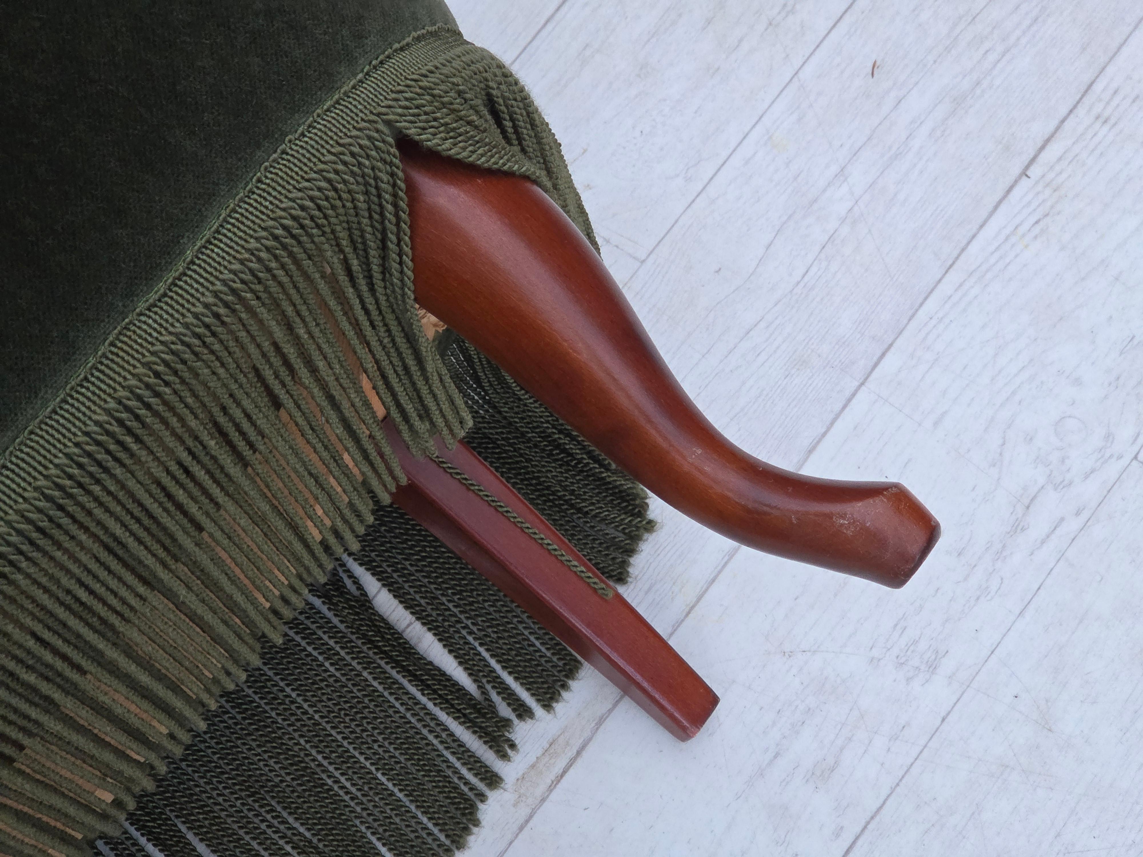 1970er Jahre, dänisches 3-Sitzer-Sofa, Möbelvelours, Buchenholzbeine, original. im Angebot 8