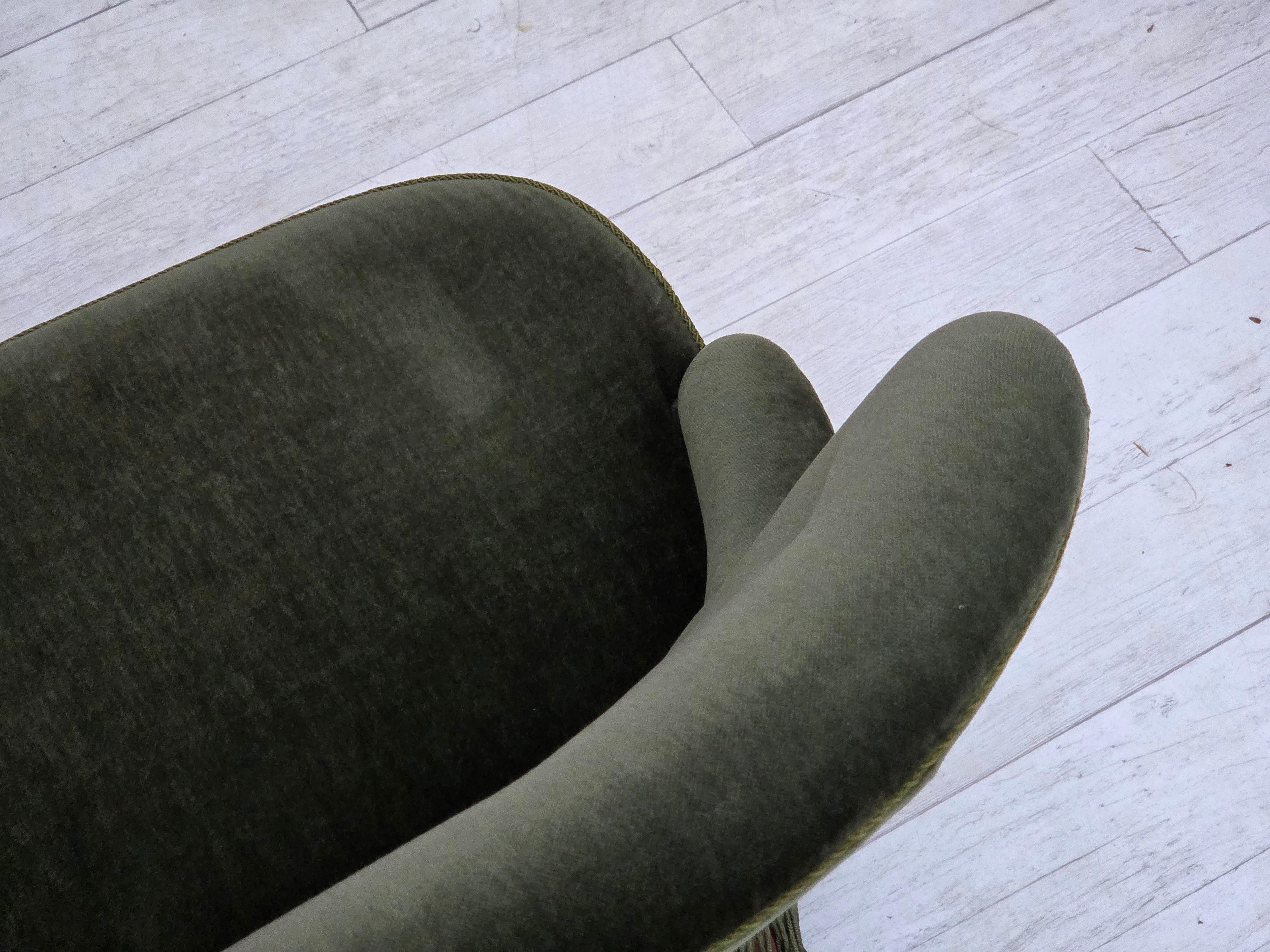 1970er Jahre, dänisches 3-Sitzer-Sofa, Möbelvelours, Buchenholzbeine, original. im Angebot 9