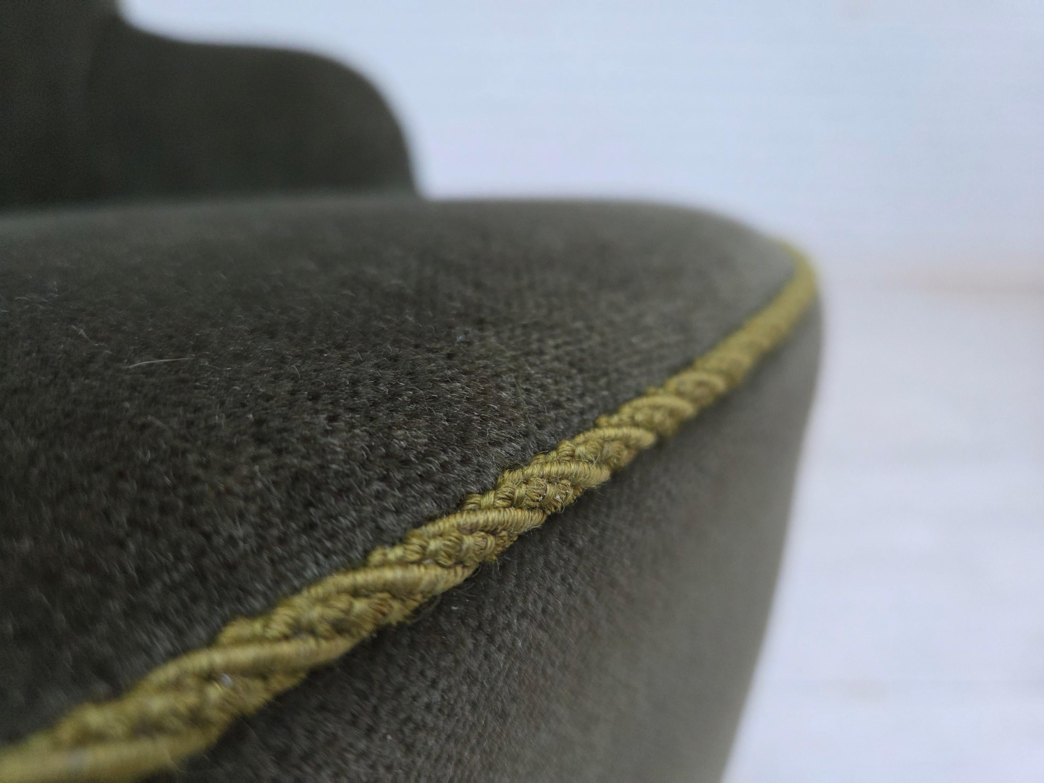 1970er Jahre, dänisches 3-Sitzer-Sofa, Möbelvelours, Buchenholzbeine, original. im Zustand „Gut“ im Angebot in Tarm, 82