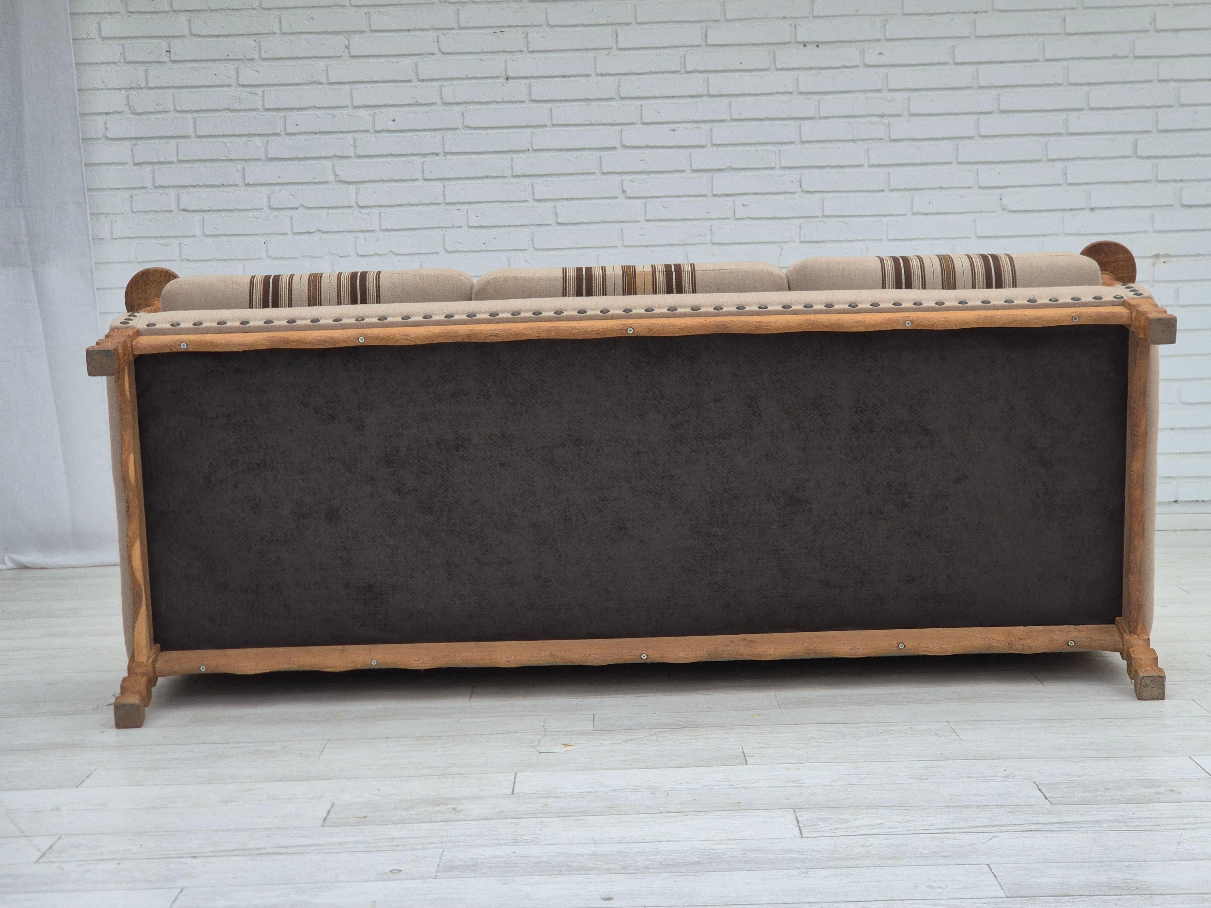 1970s, Danish 3-seater sofa, furniture wool fabric, oak wood, original. en vente 3