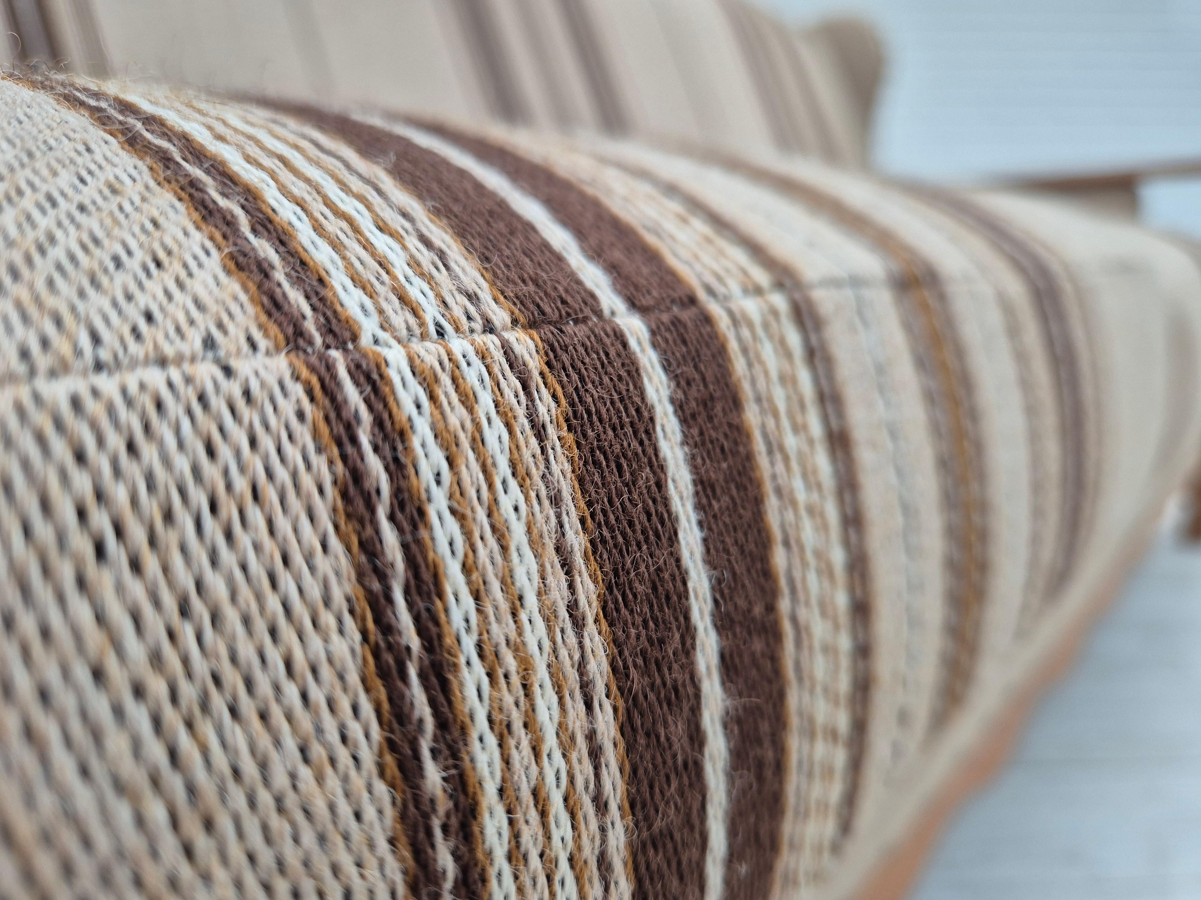 1970s, Danish 3-seater sofa, furniture wool fabric, oak wood, original. en vente 6