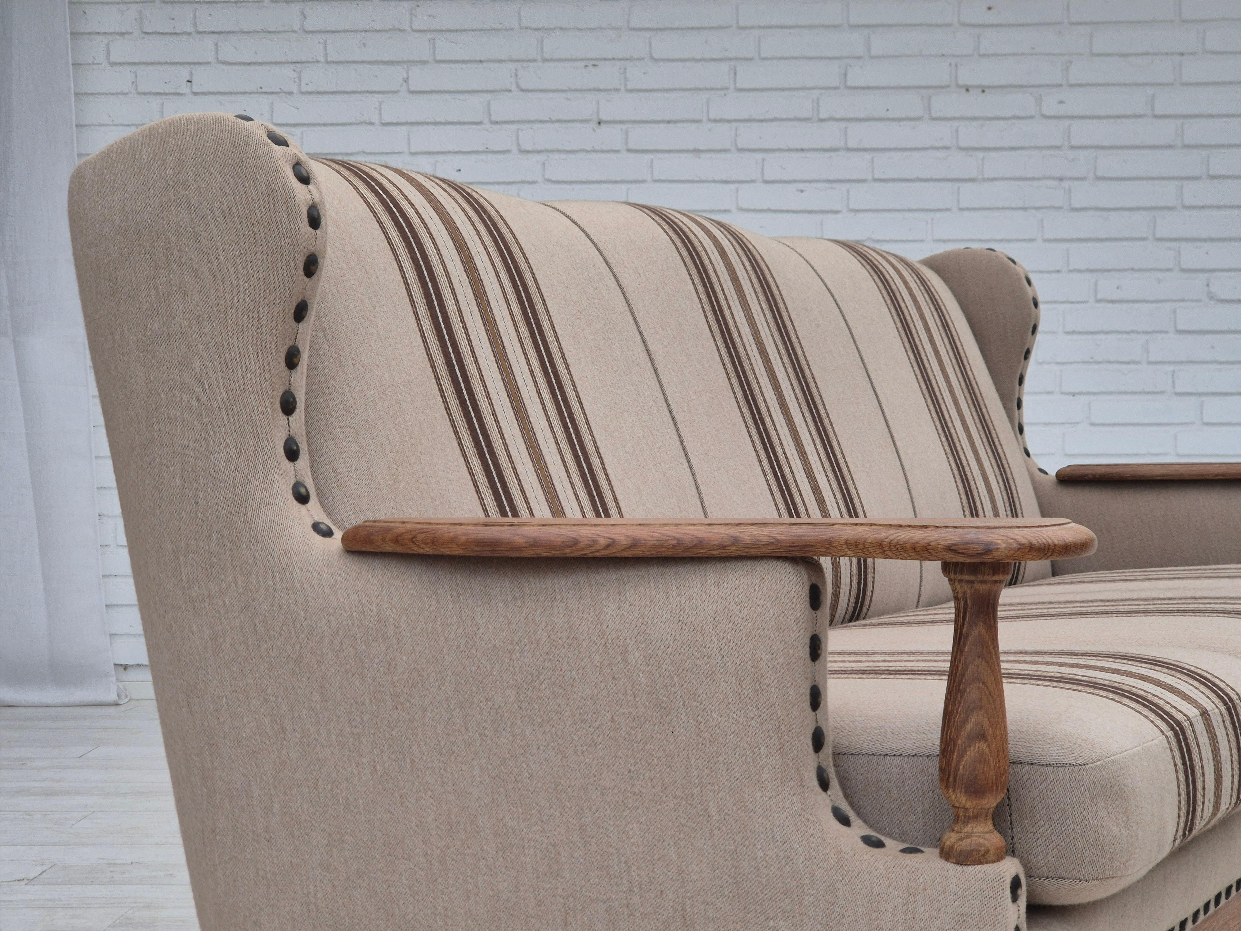 1970s, Danish 3-seater sofa, furniture wool fabric, oak wood, original. en vente 7