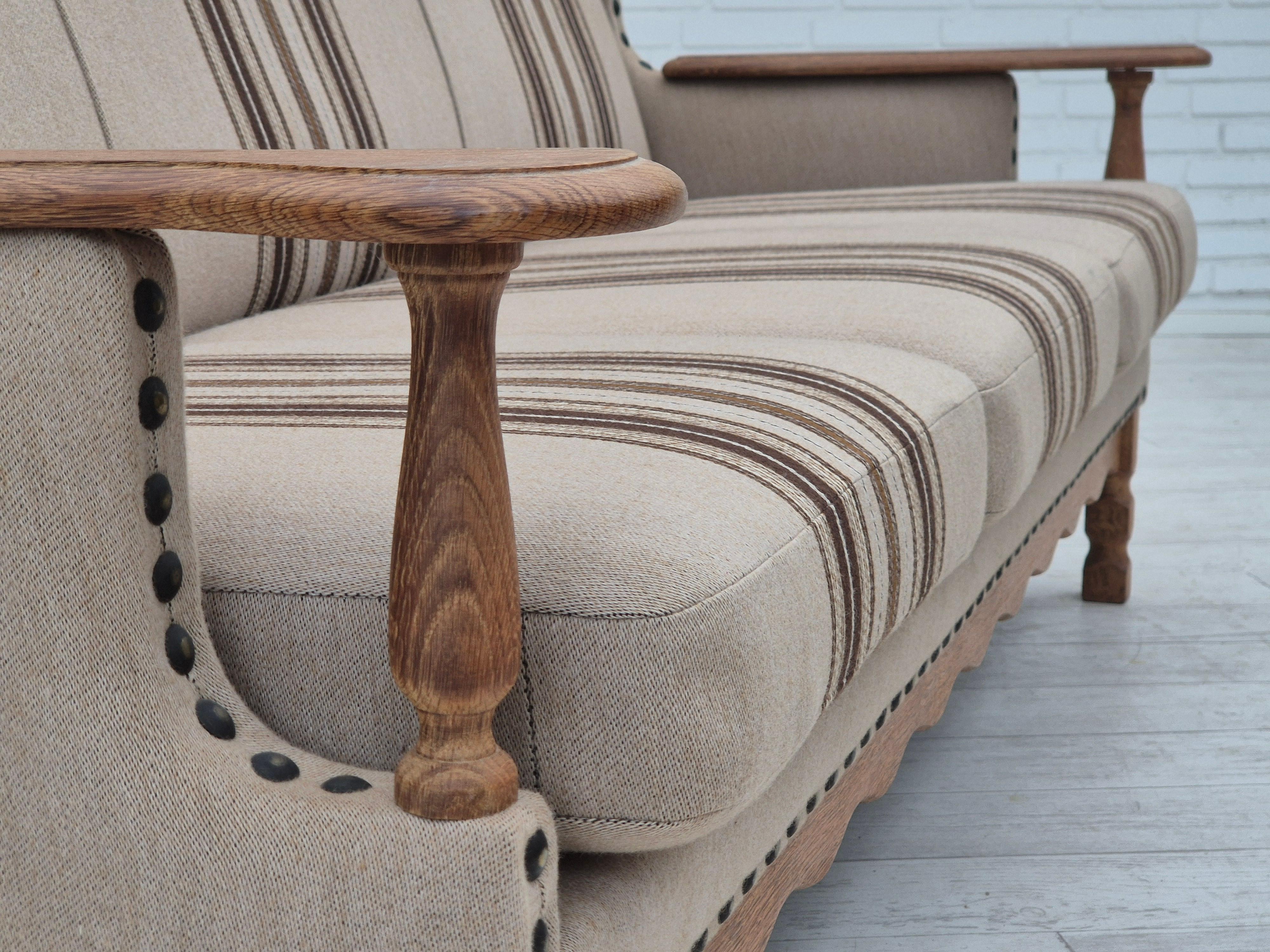 1970s, Danish 3-seater sofa, furniture wool fabric, oak wood, original. en vente 8