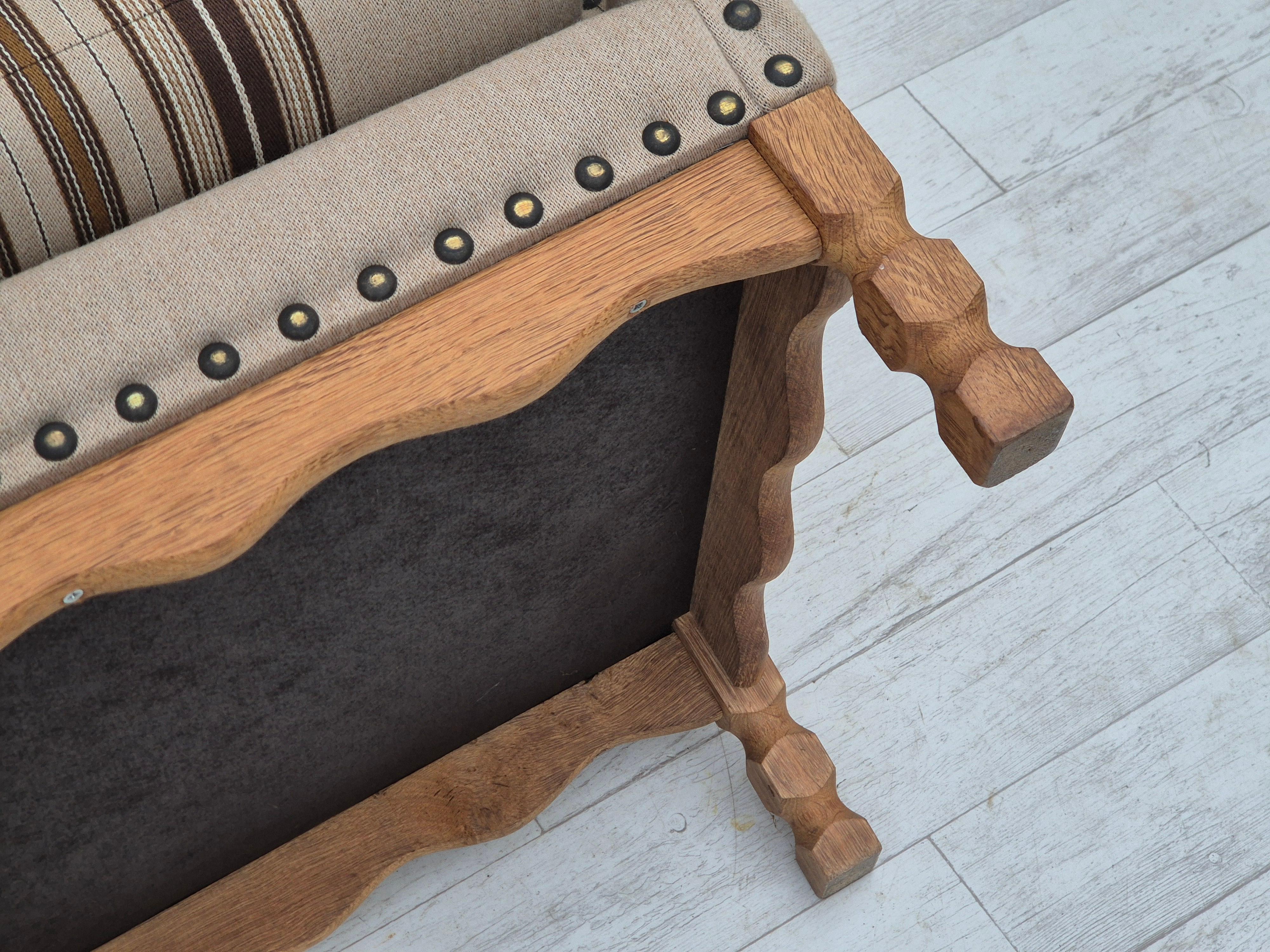 1970s, Danish 3-seater sofa, furniture wool fabric, oak wood, original. en vente 11