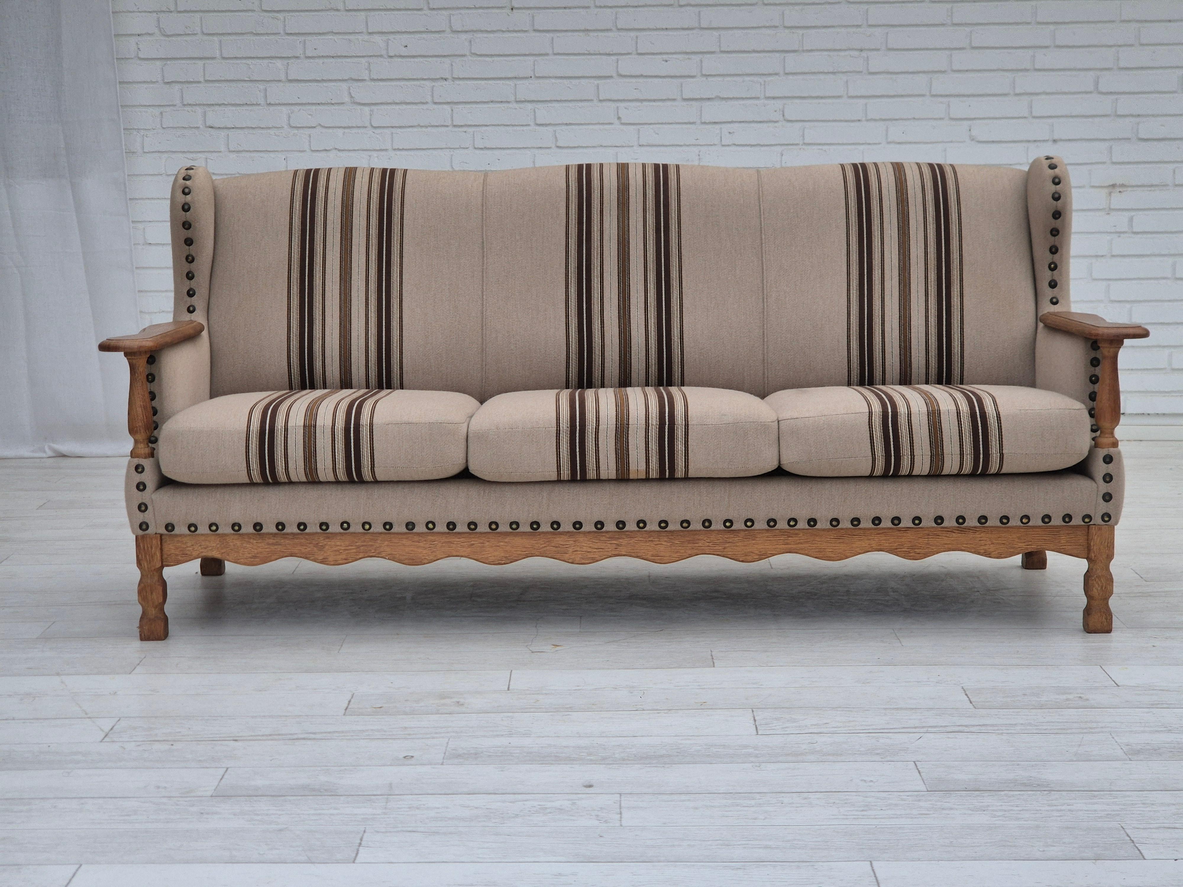 1970s, Danish 3-seater sofa, furniture wool fabric, oak wood, original. en vente 12