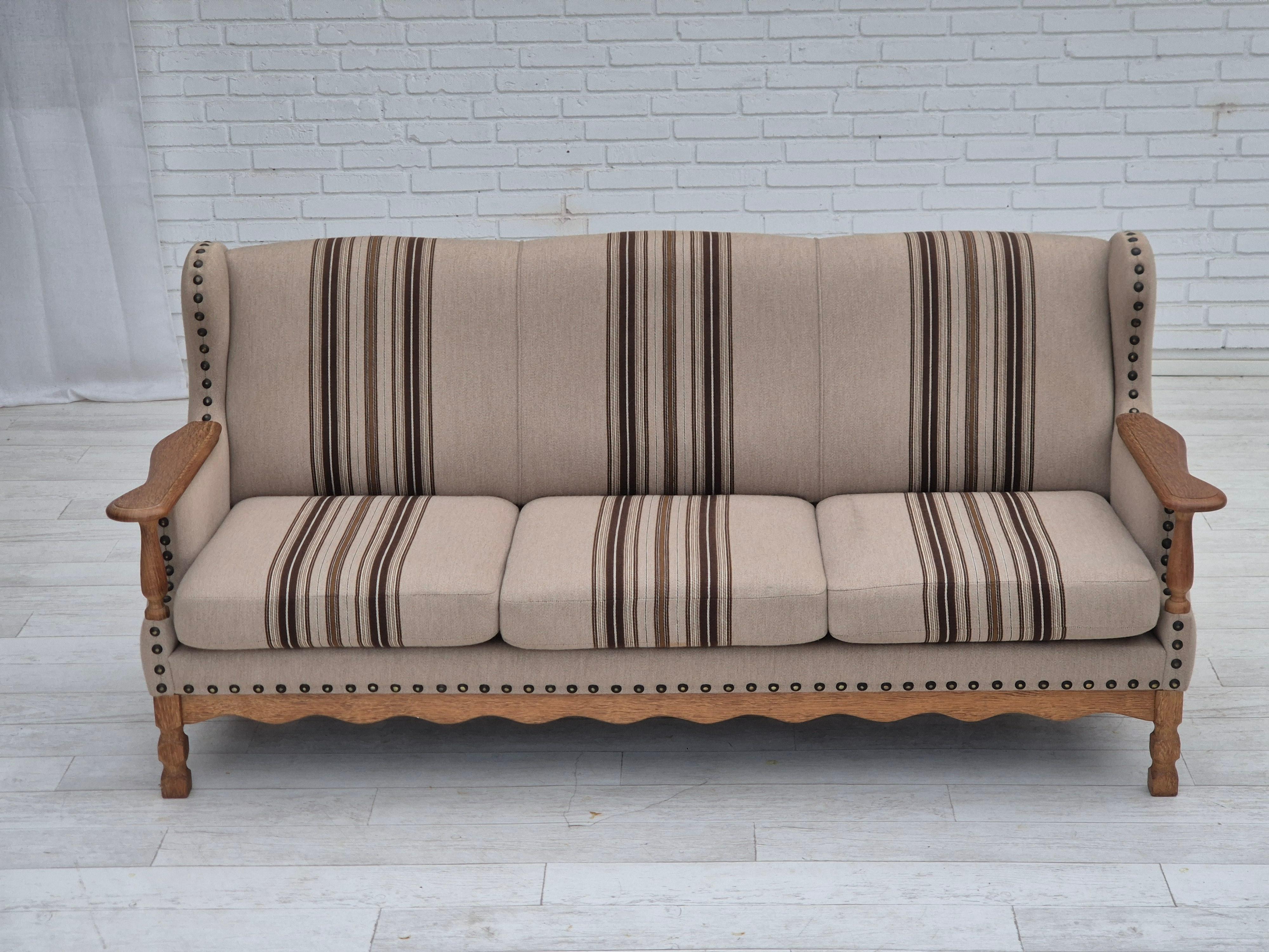 1970s, Danish 3-seater sofa, furniture wool fabric, oak wood, original. en vente 13
