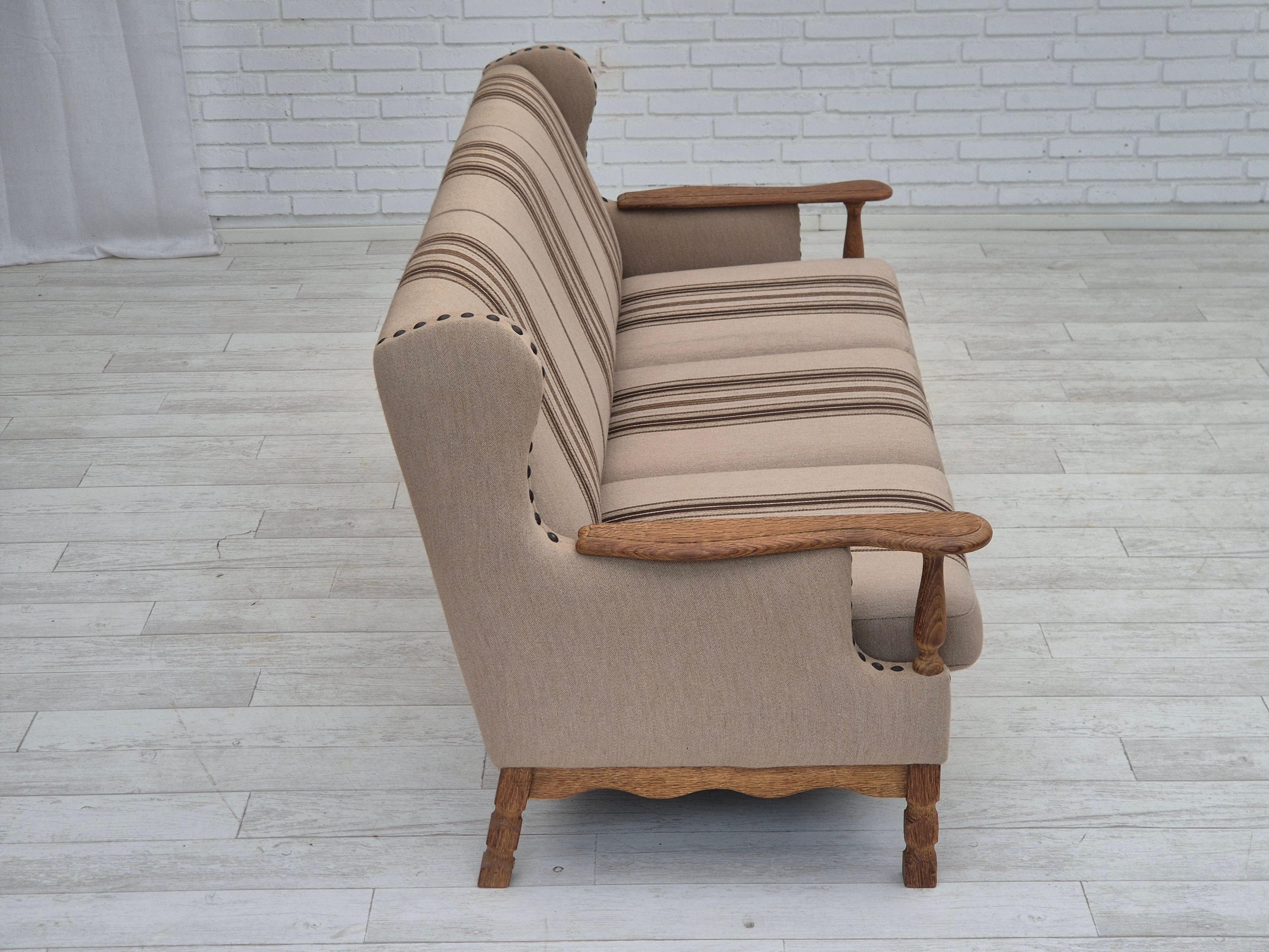 1970s, Danish 3-seater sofa, furniture wool fabric, oak wood, original. Bon état - En vente à Tarm, 82