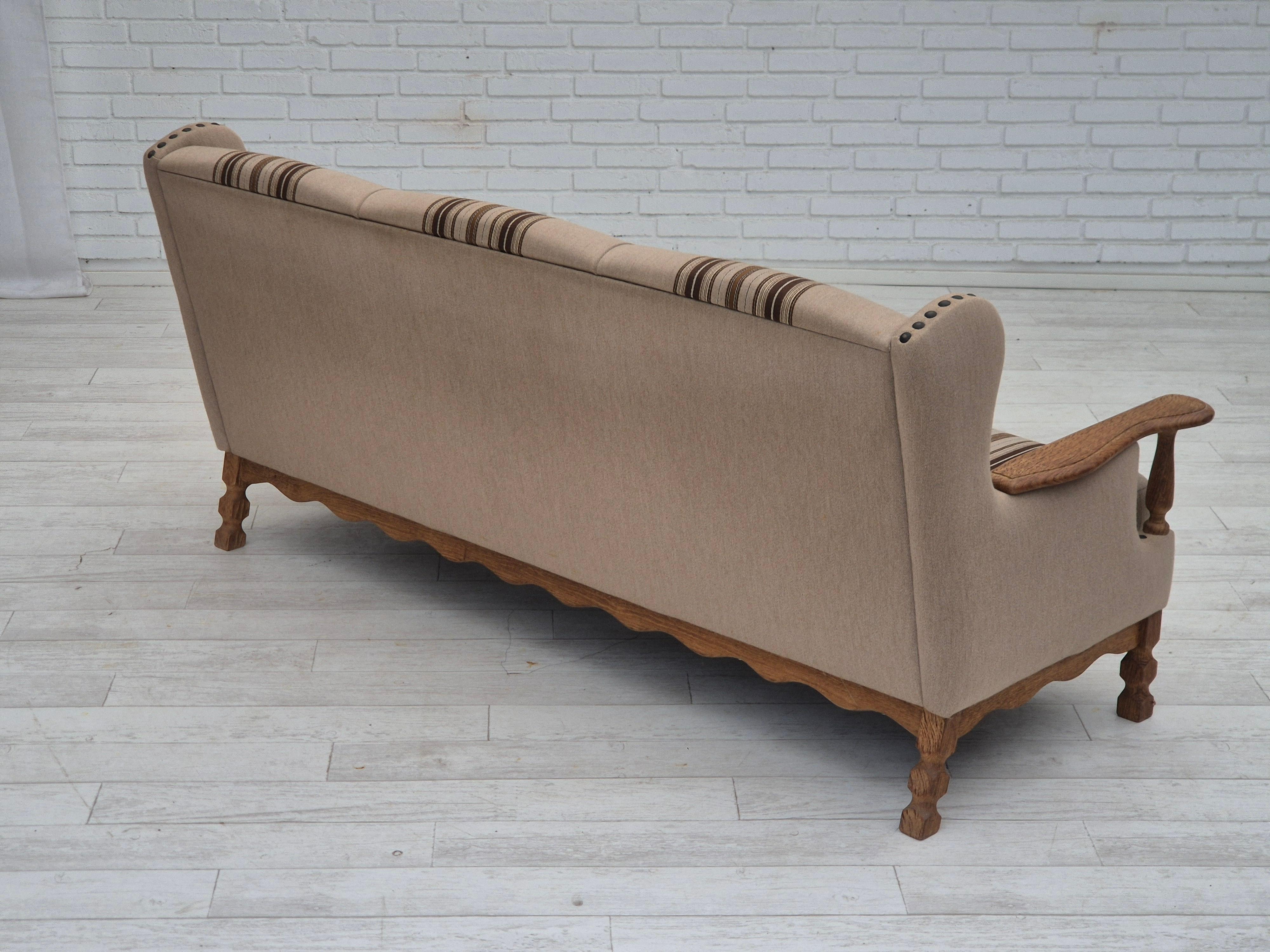Fin du 20e siècle 1970s, Danish 3-seater sofa, furniture wool fabric, oak wood, original. en vente