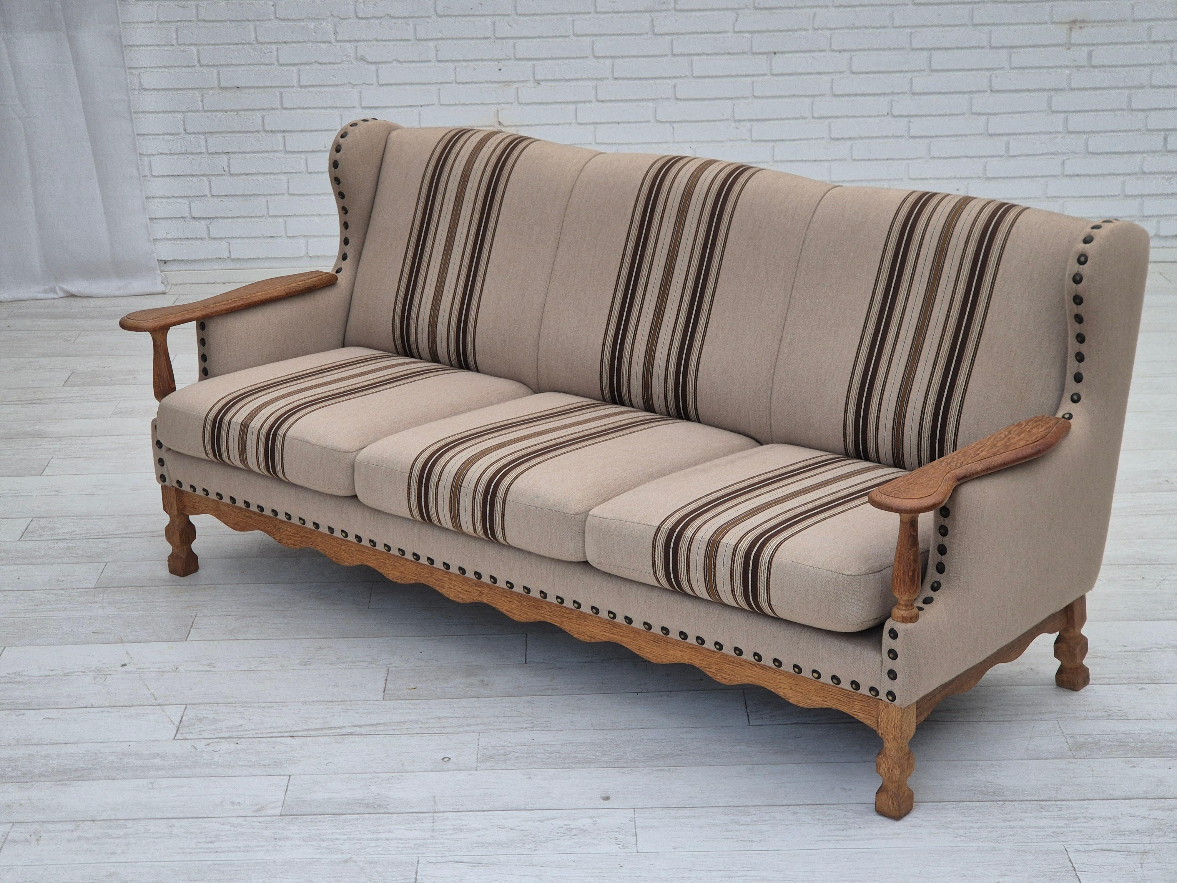 1970s, Danish 3-seater sofa, furniture wool fabric, oak wood, original. en vente 2