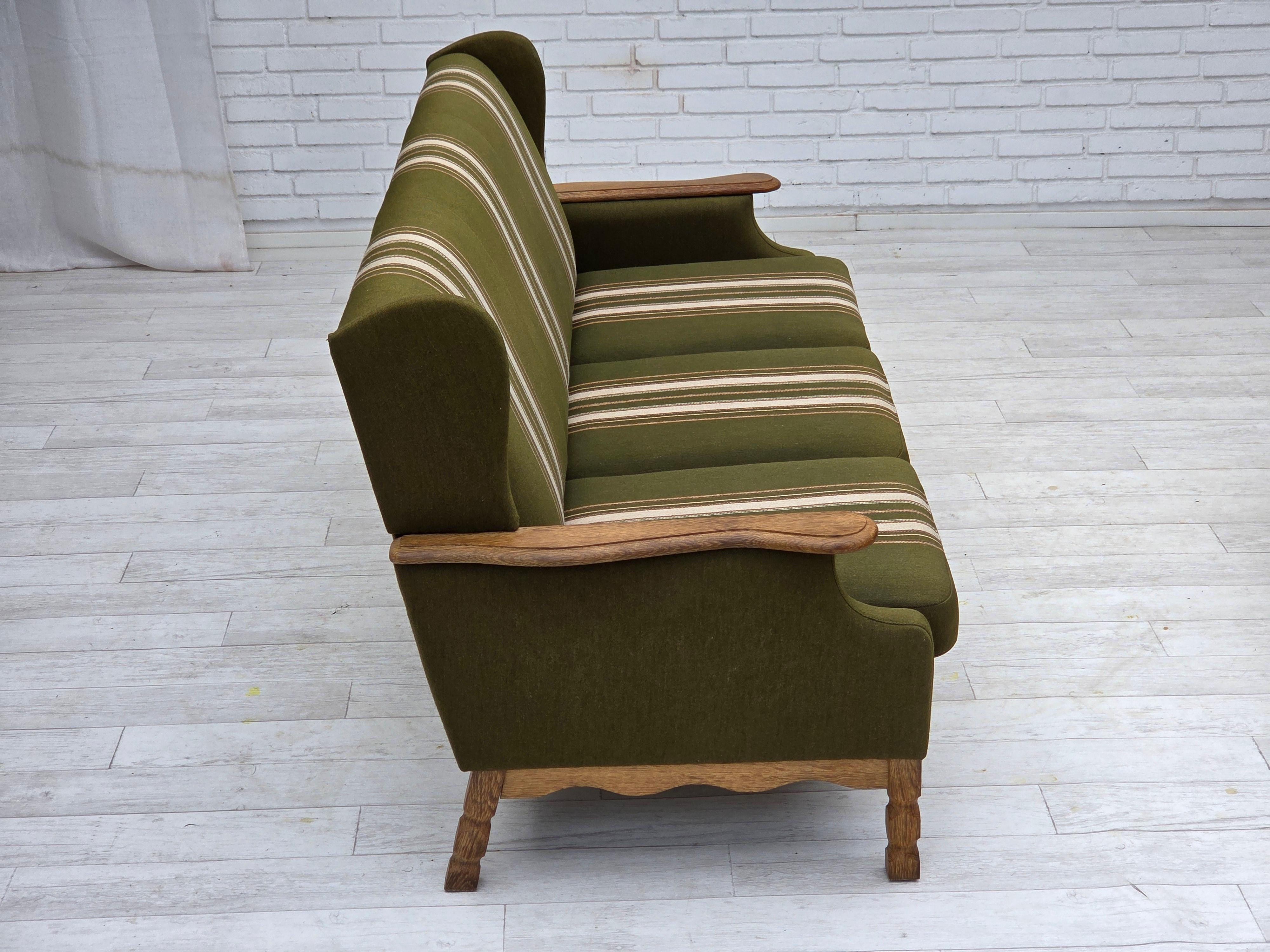 1970s, Danish 3-seater sofa, furniture wool, solid oak wood. en vente 4