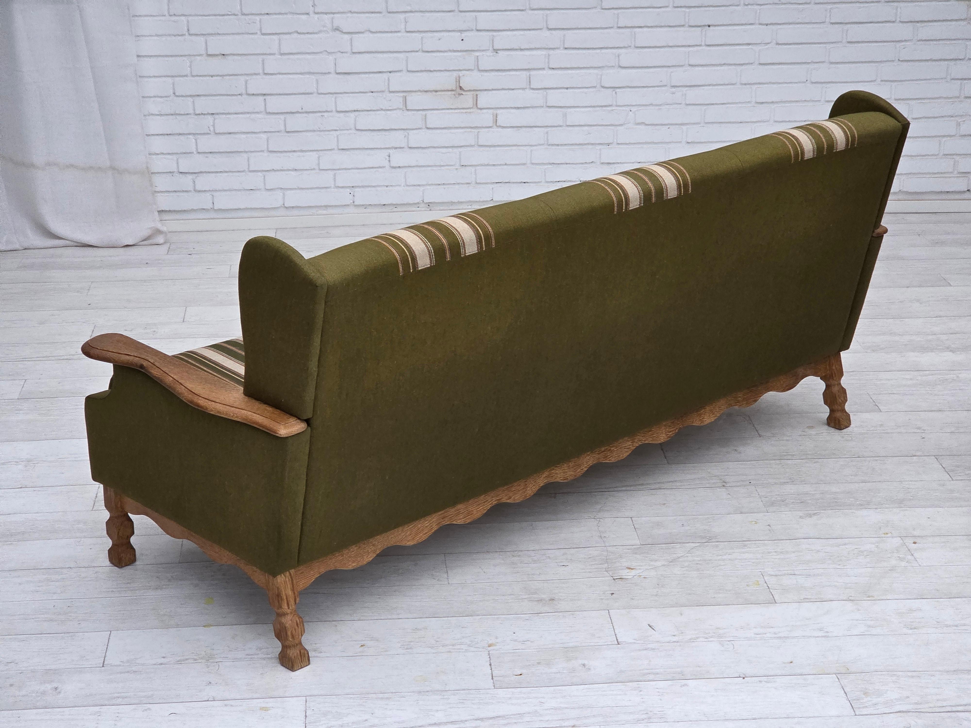 1970s, Danish 3-seater sofa, furniture wool, solid oak wood. en vente 8