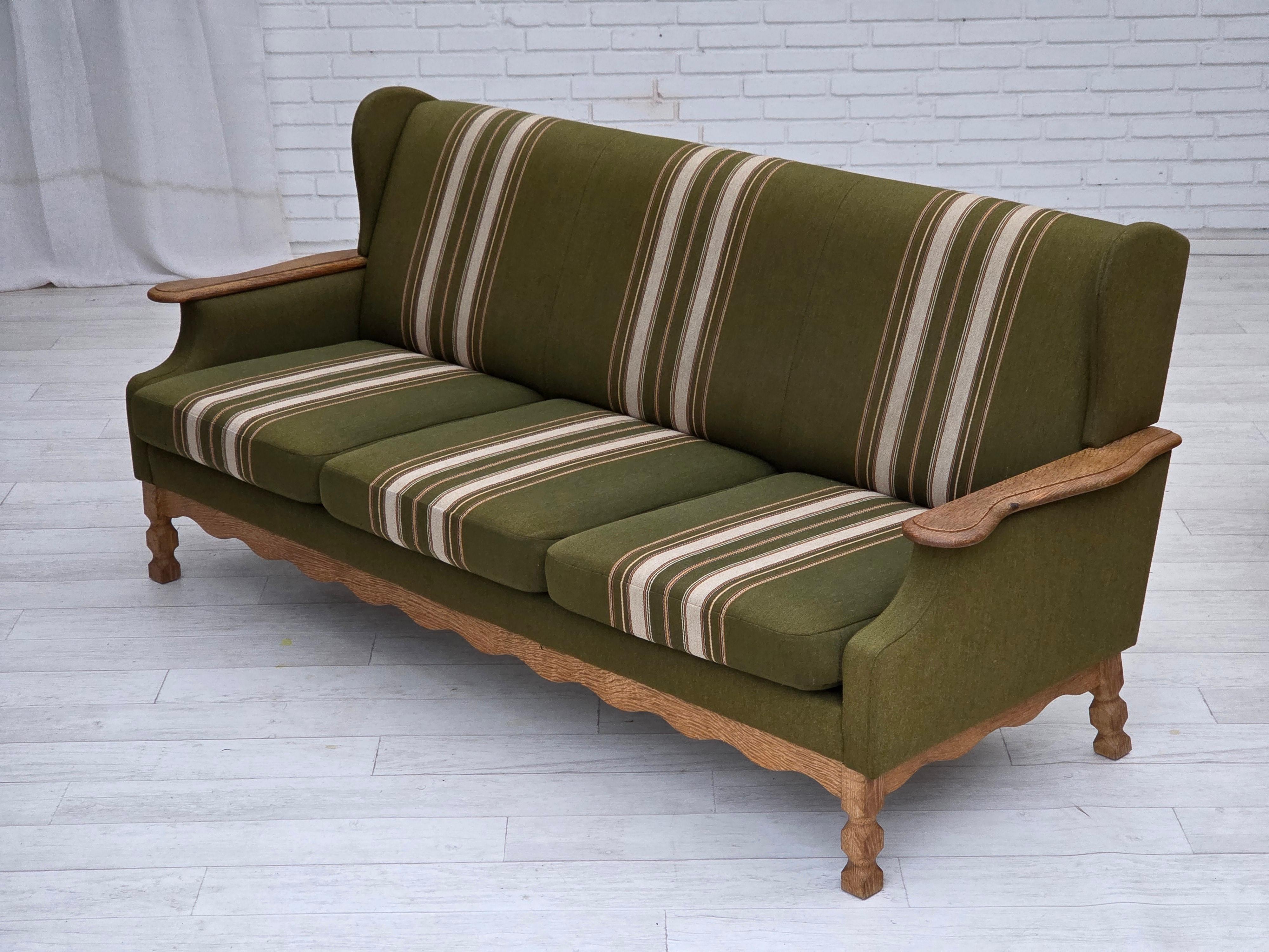 1970s, Danish 3-seater sofa, furniture wool, solid oak wood. en vente 9