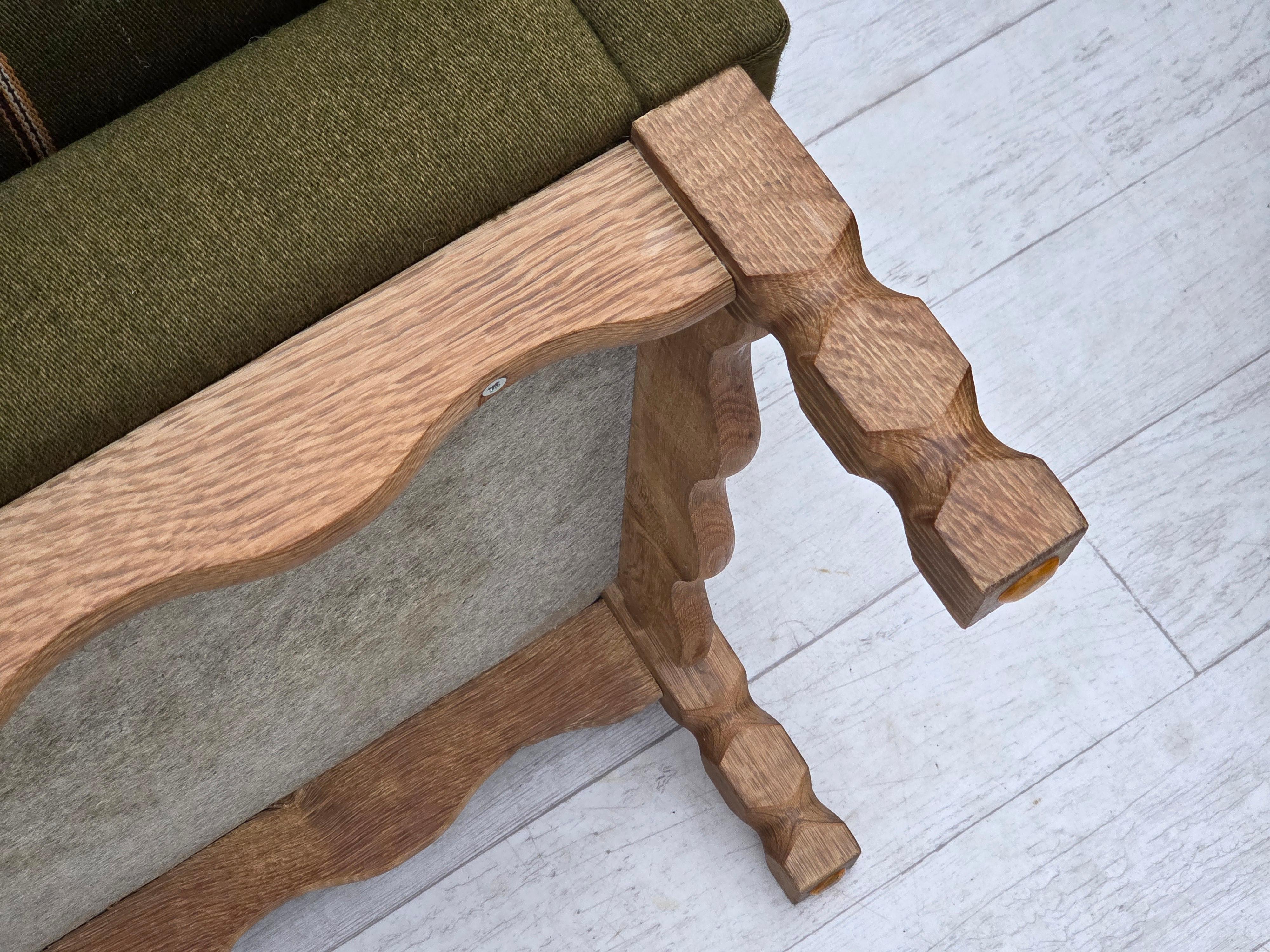 1970s, Danish 3-seater sofa, furniture wool, solid oak wood. en vente 11