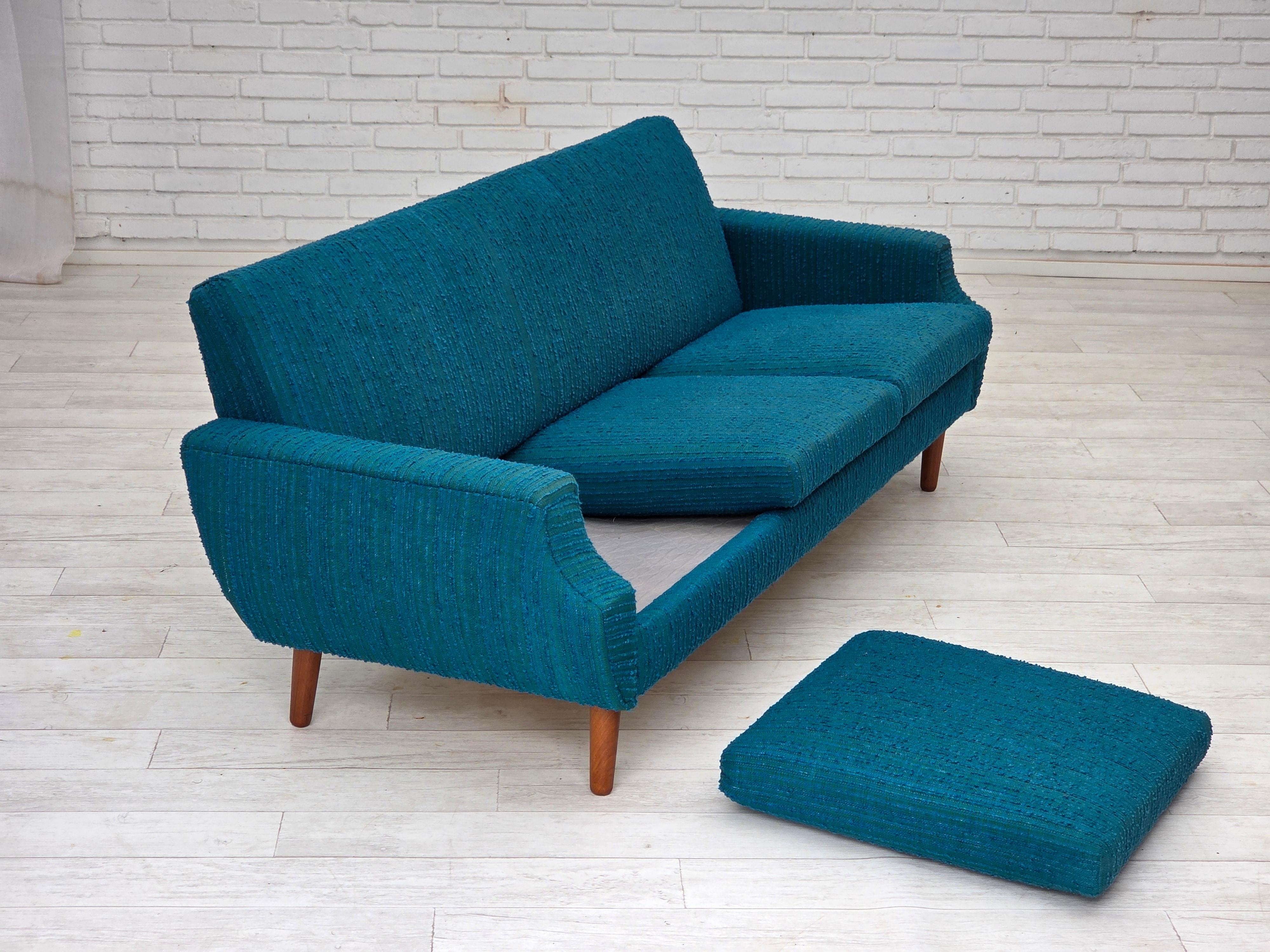 1970s, Danish 3-seater sofa, furniture wool, teak wood. In Good Condition For Sale In Tarm, 82